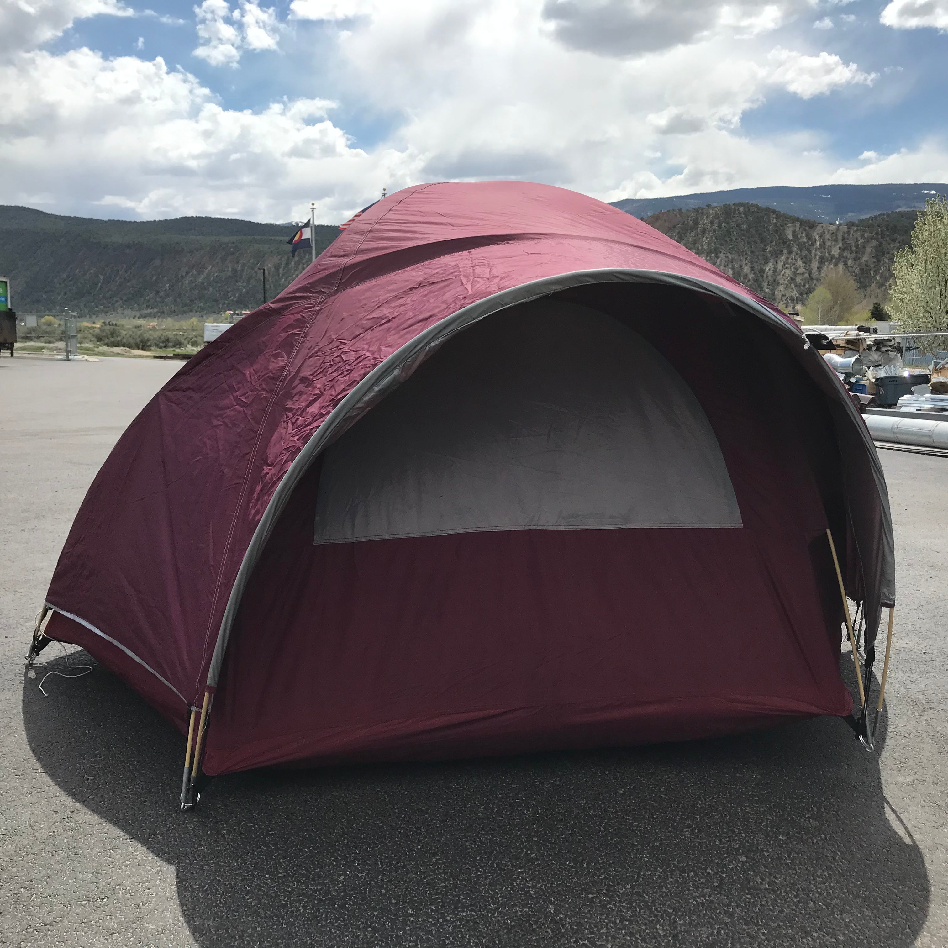 Black Sheep 4-person Camping Tent 99"x 84"x 50"