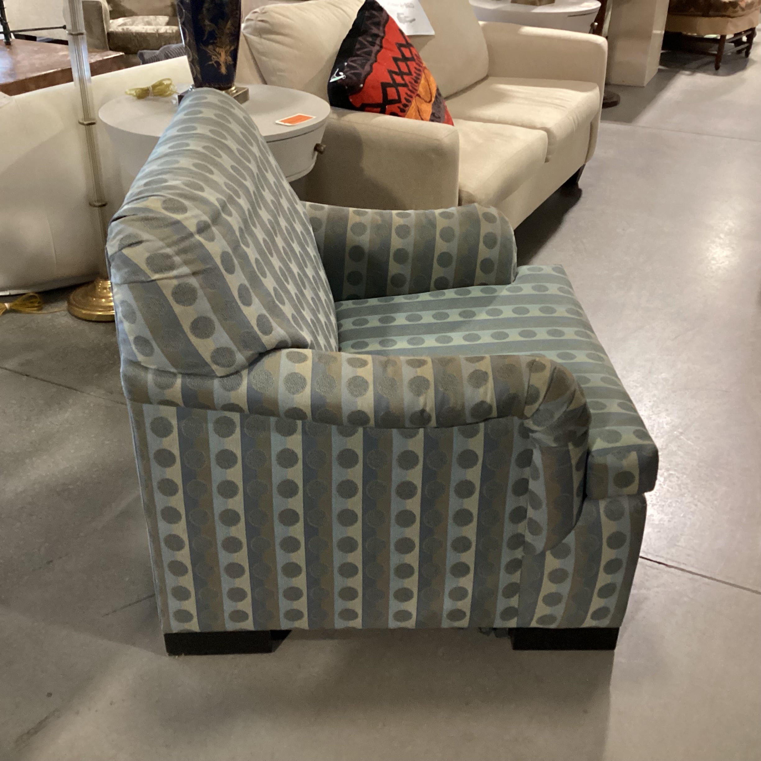 Contemporary Accent Chair 33.5"x 34"x 34.5"