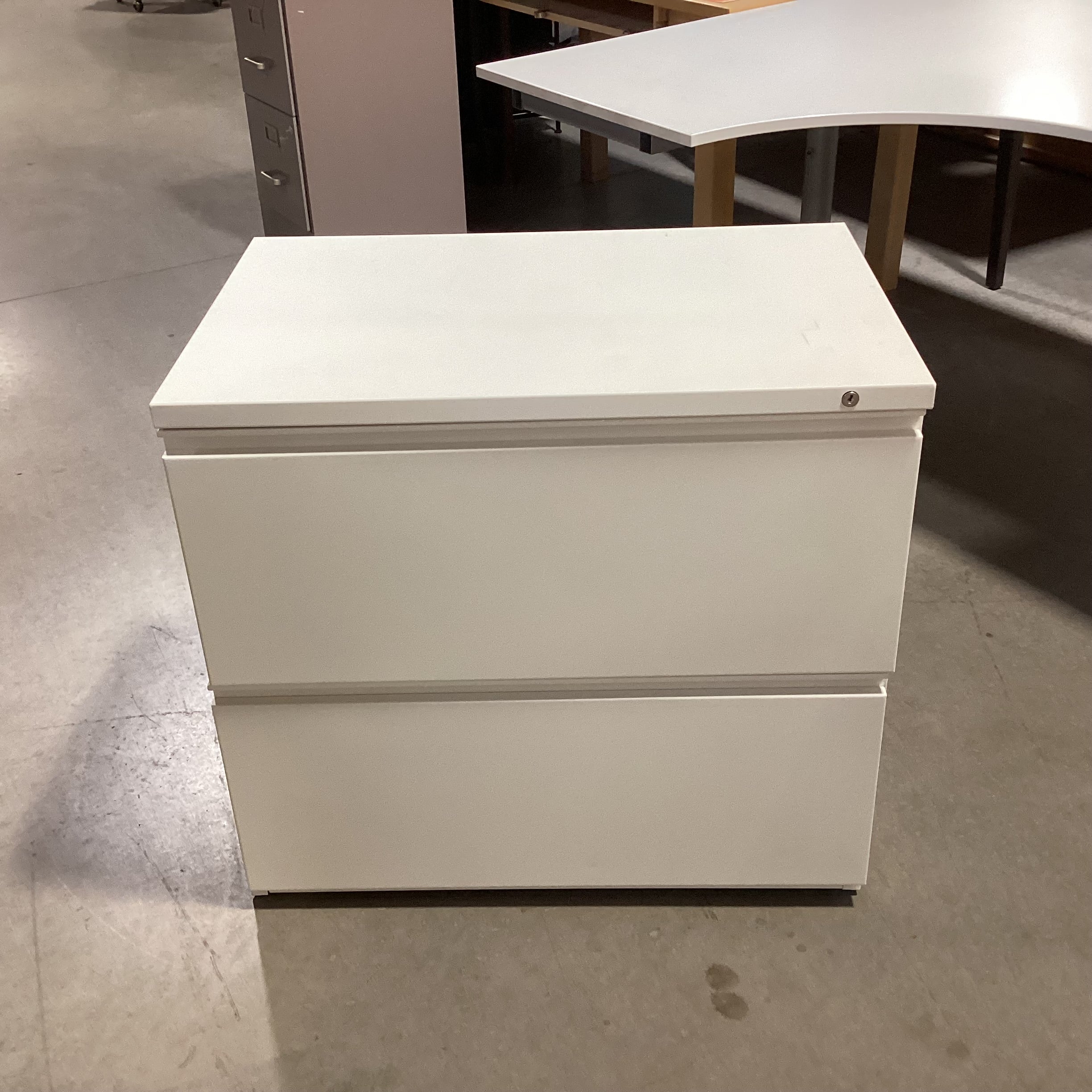 White Metal 2 Drawer File Cabinet 29.5"x 19.5"x 27"
