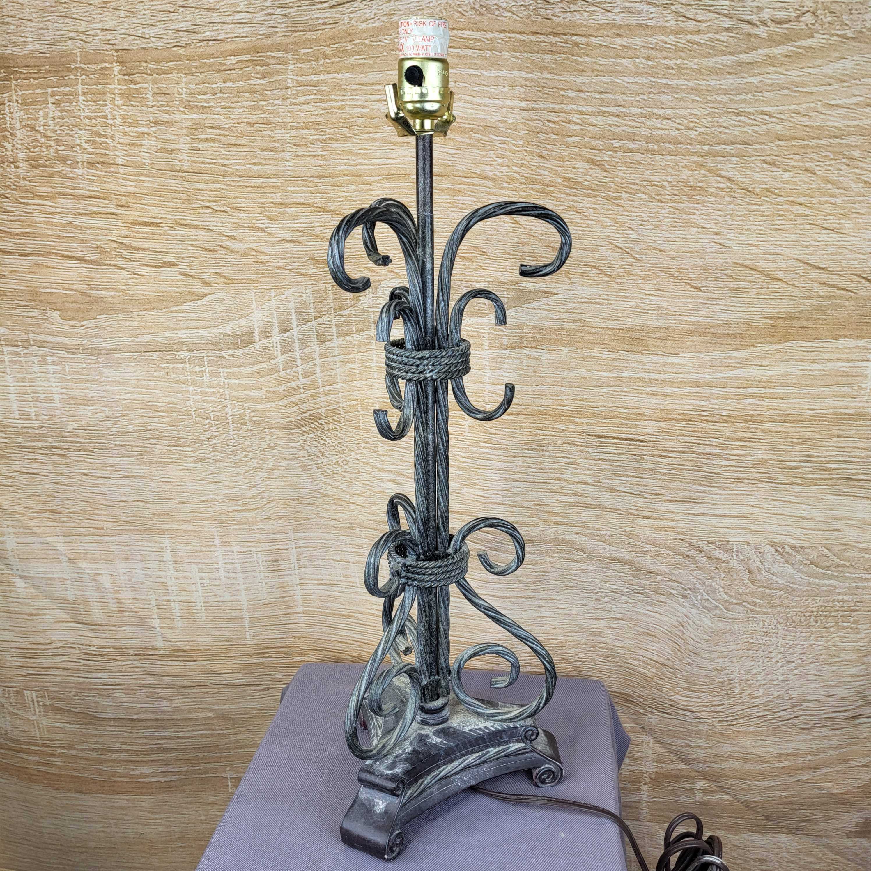 Wrought Iron Curved with Knot Embellishments Table Lamp