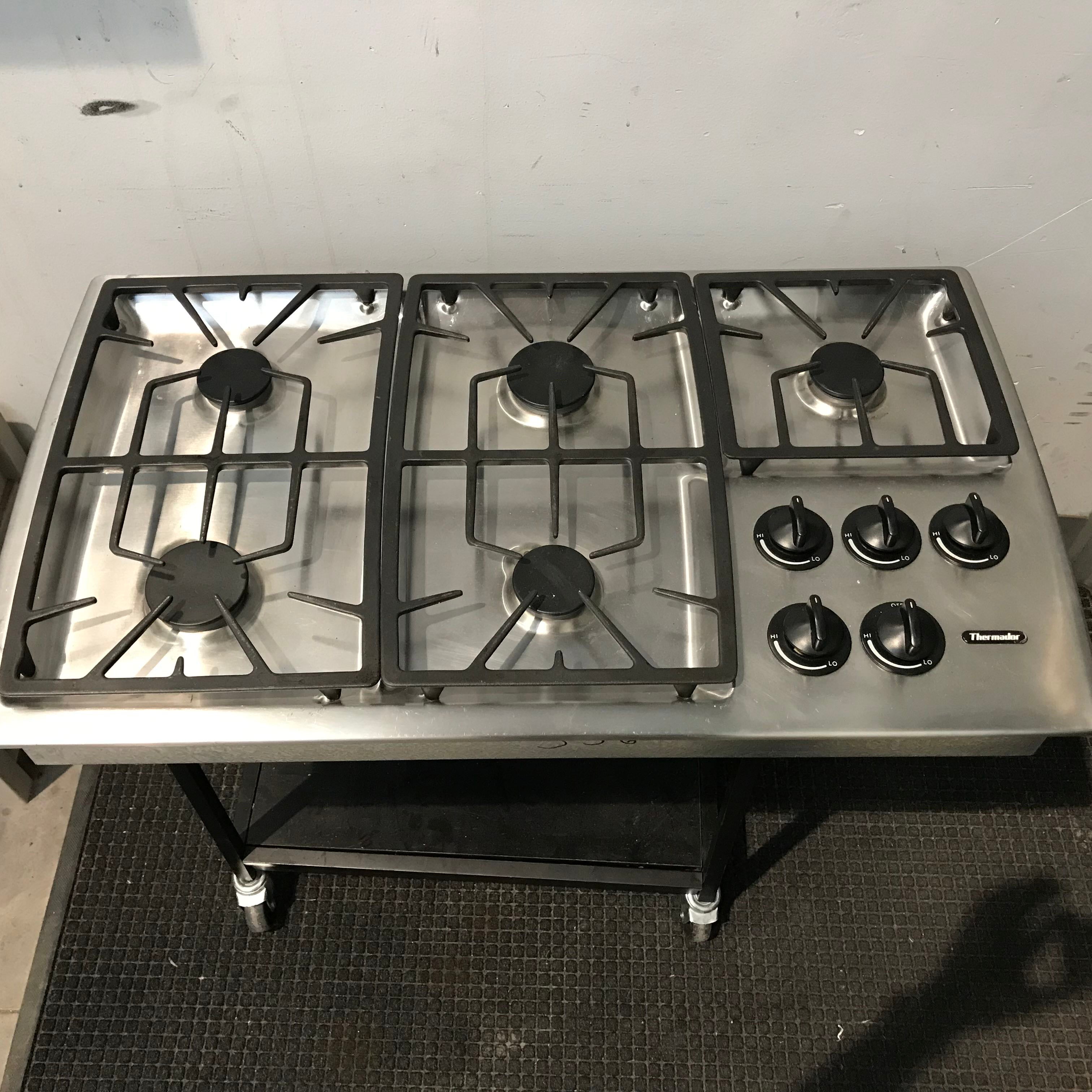 Thermador Stainless Steel 5 Burner Gas Cooktop