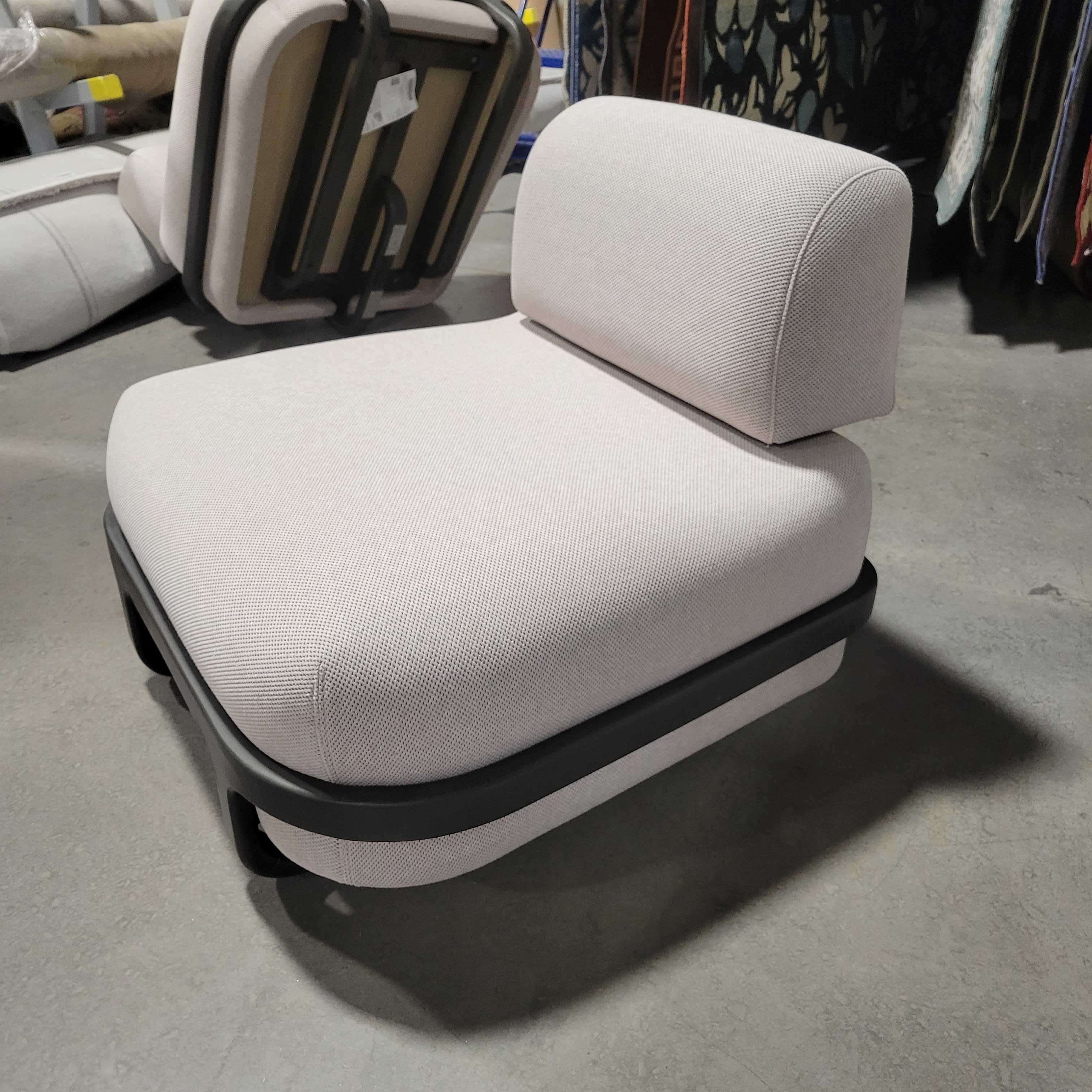 33"x 32"x 27" Poltrona Freijo Modern Lt. Grey & Charcoal Frame Chair