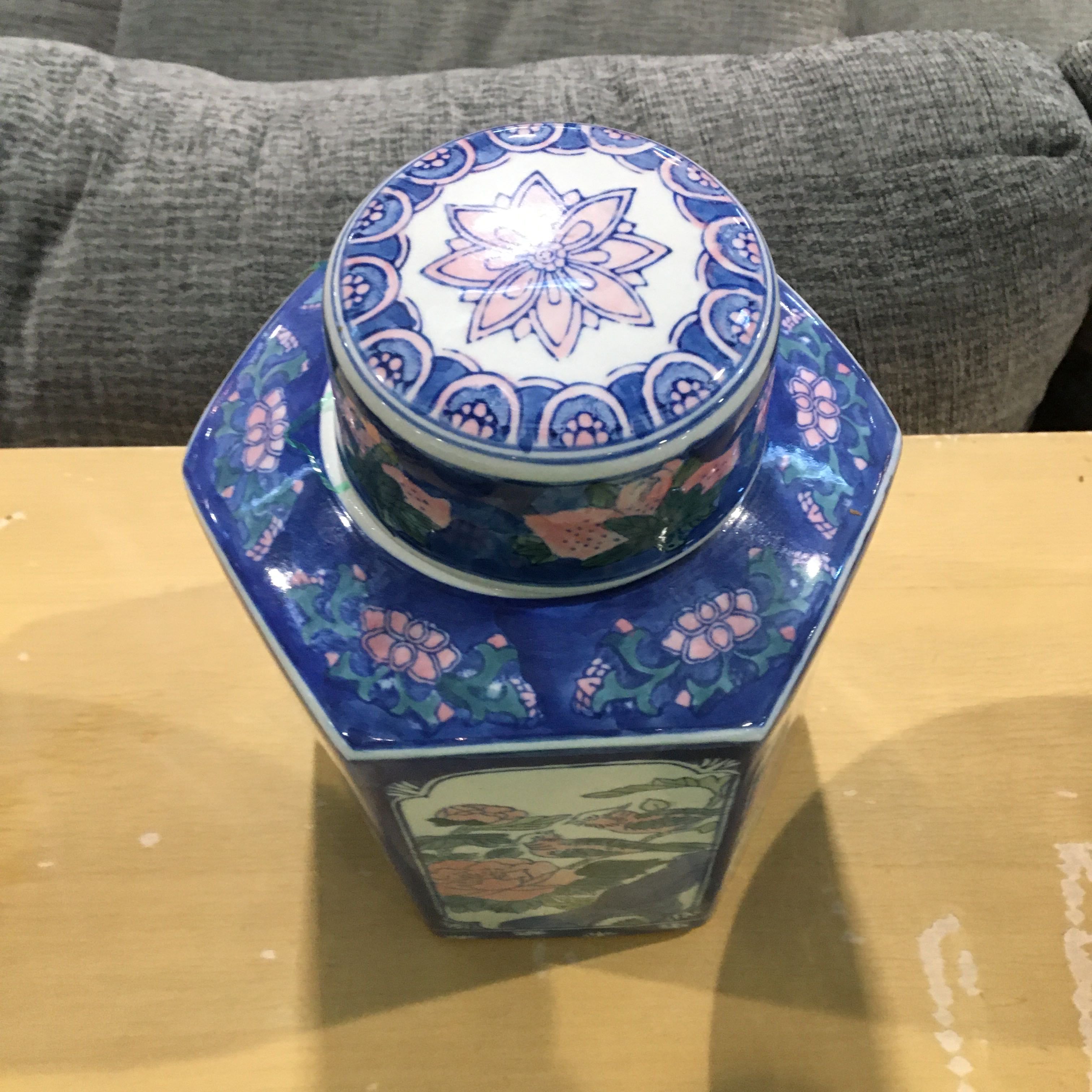 7"x 10" Octagonal Shaped Porcelain with Lid Ginger Jar