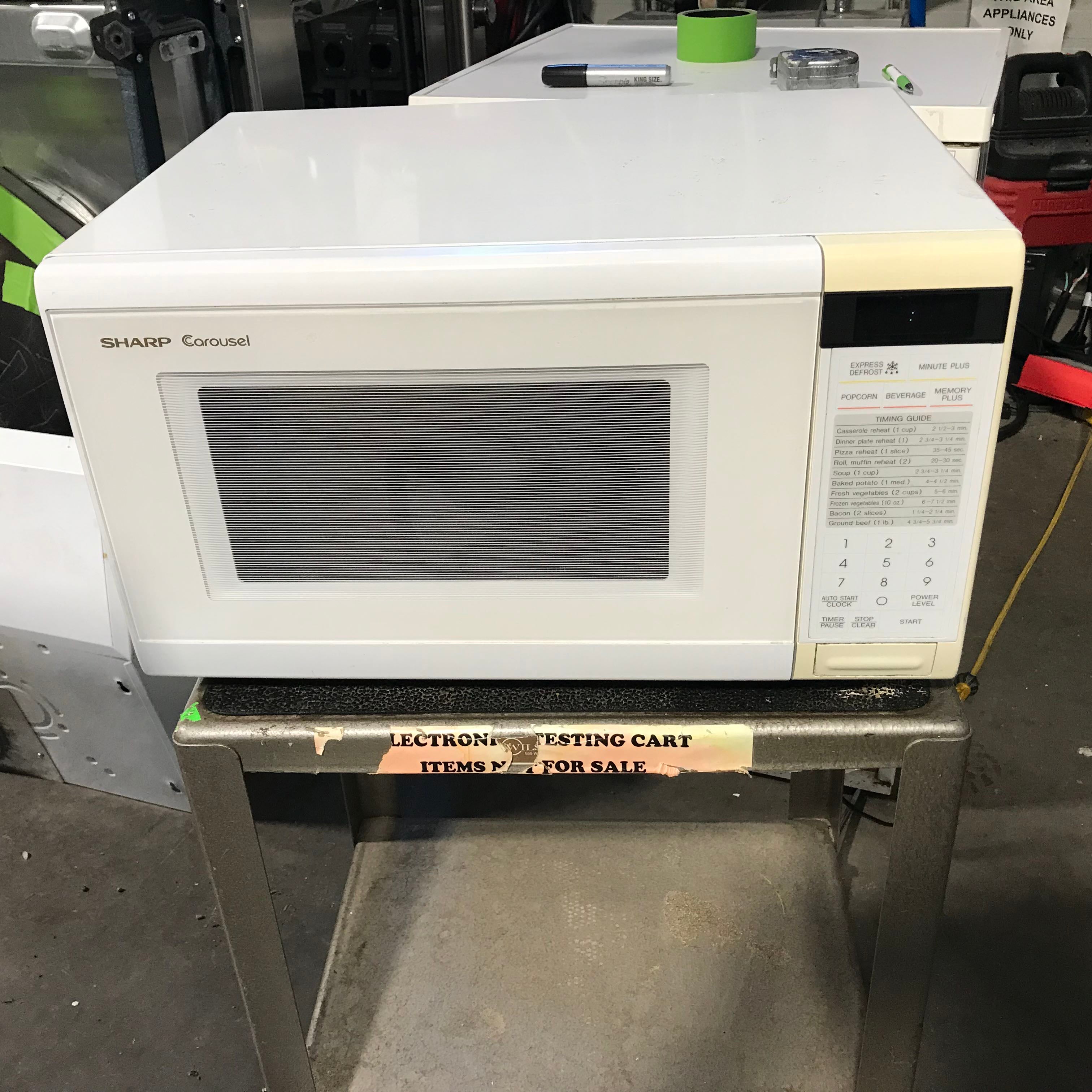 20.5"x 15"x 12" Sharp Carousel White Microwave