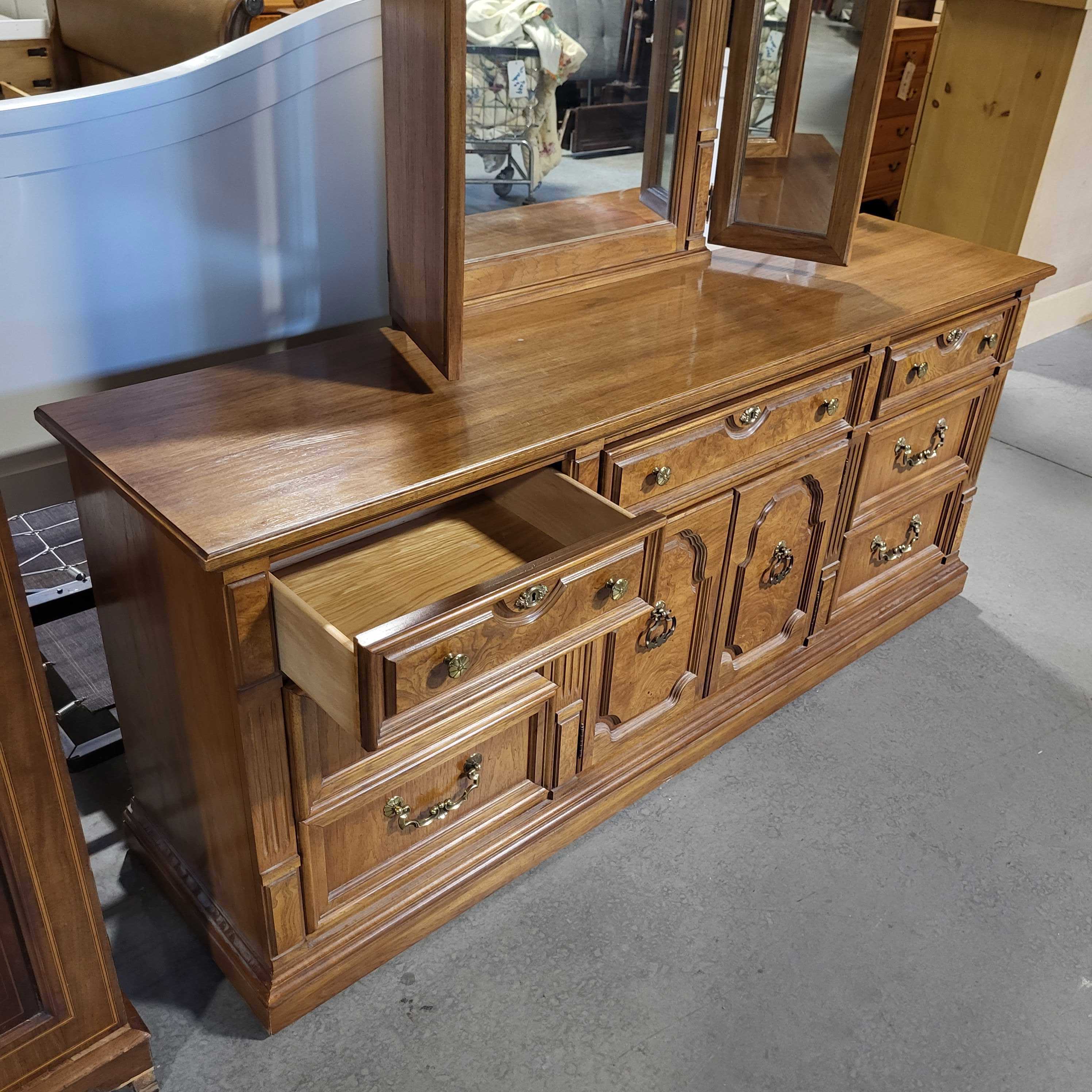Thomasville Wood & Burlwood Veneer Front 9 Drawers with Mirror Dresser