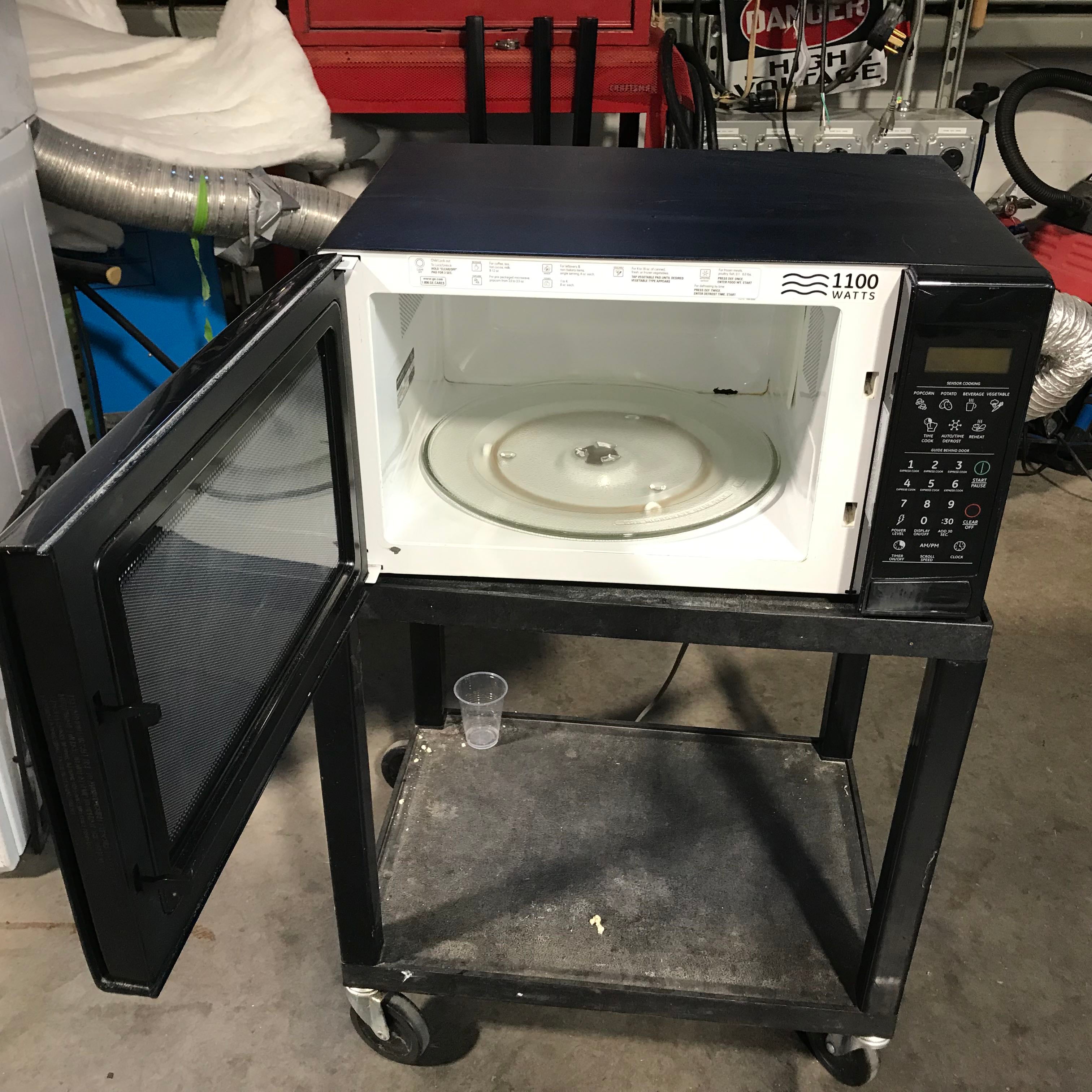 GE Black 1100 Watts Microwave