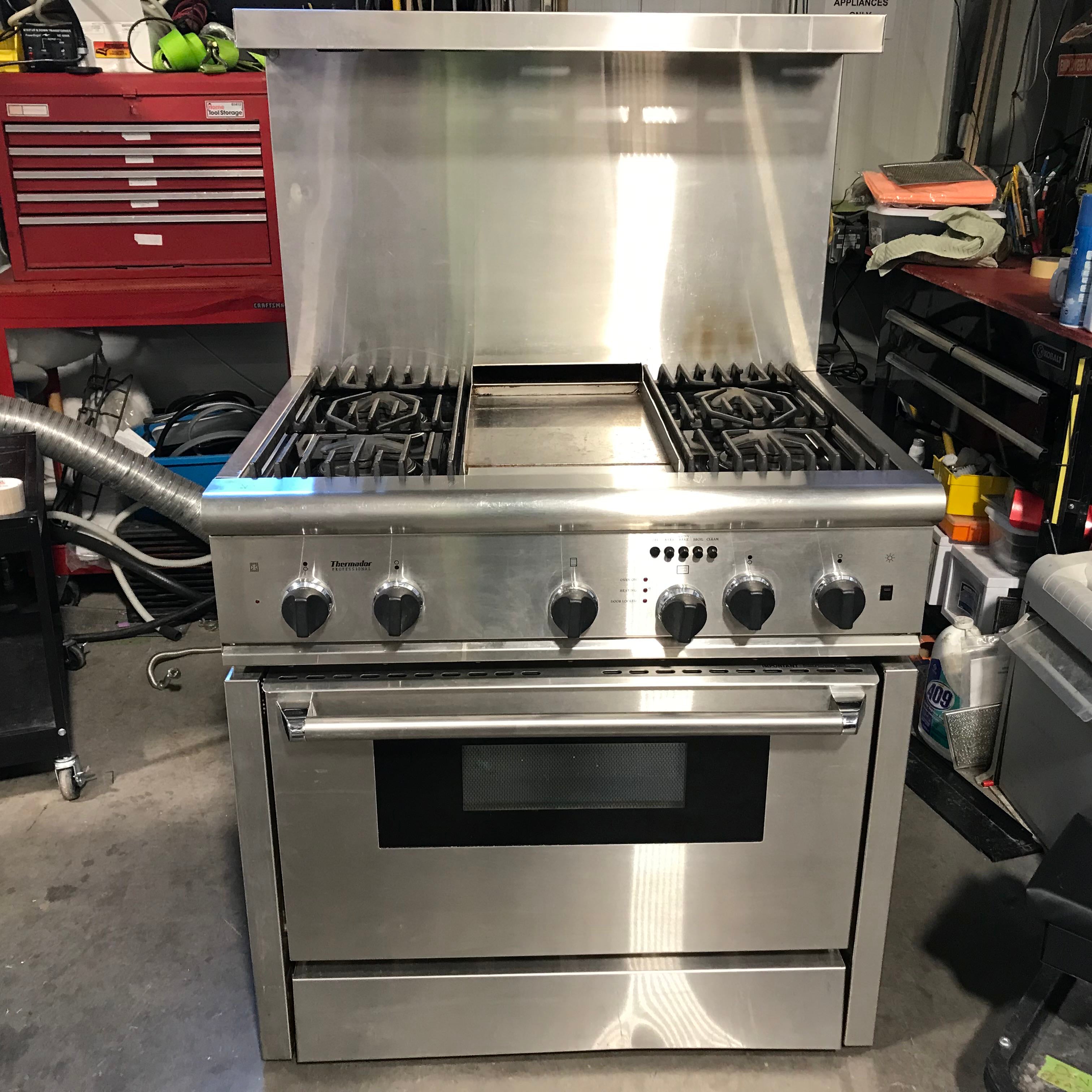Thermador 36" Stainless Steel Dual Fuel, 1 Griddle, 4 Burners Range