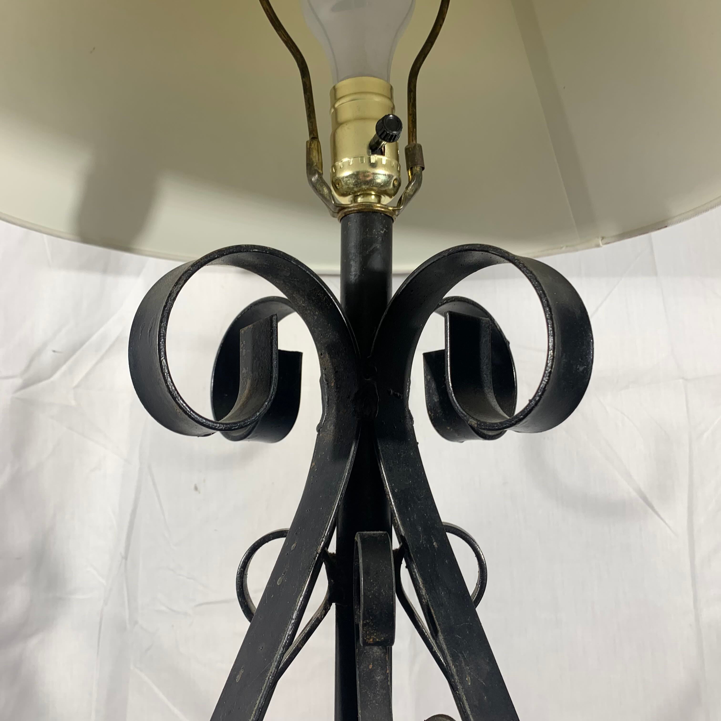 15" Diameter x 30" Black Iron Swirl with Shade Table Lamp