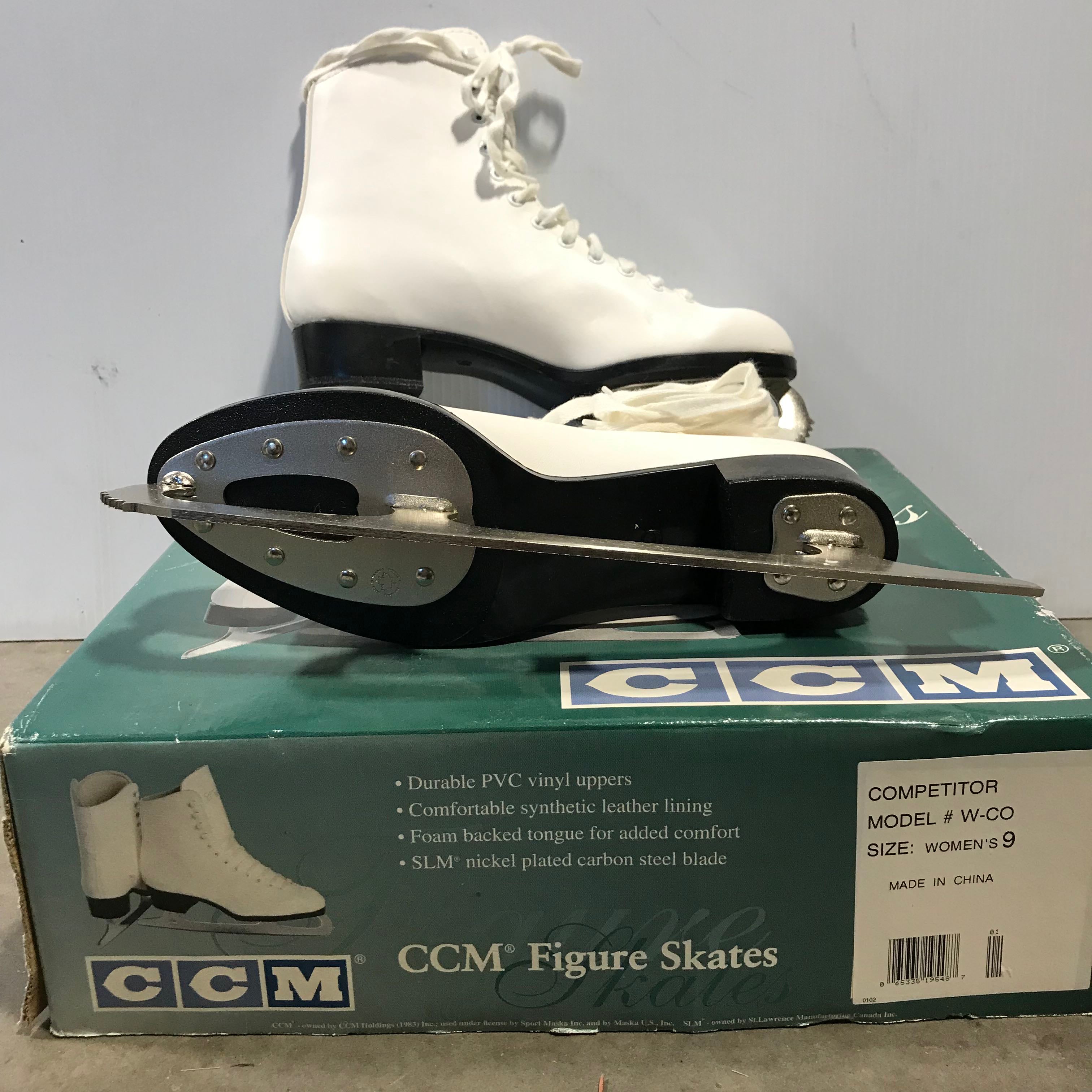womens size 9 CCM Figure skates