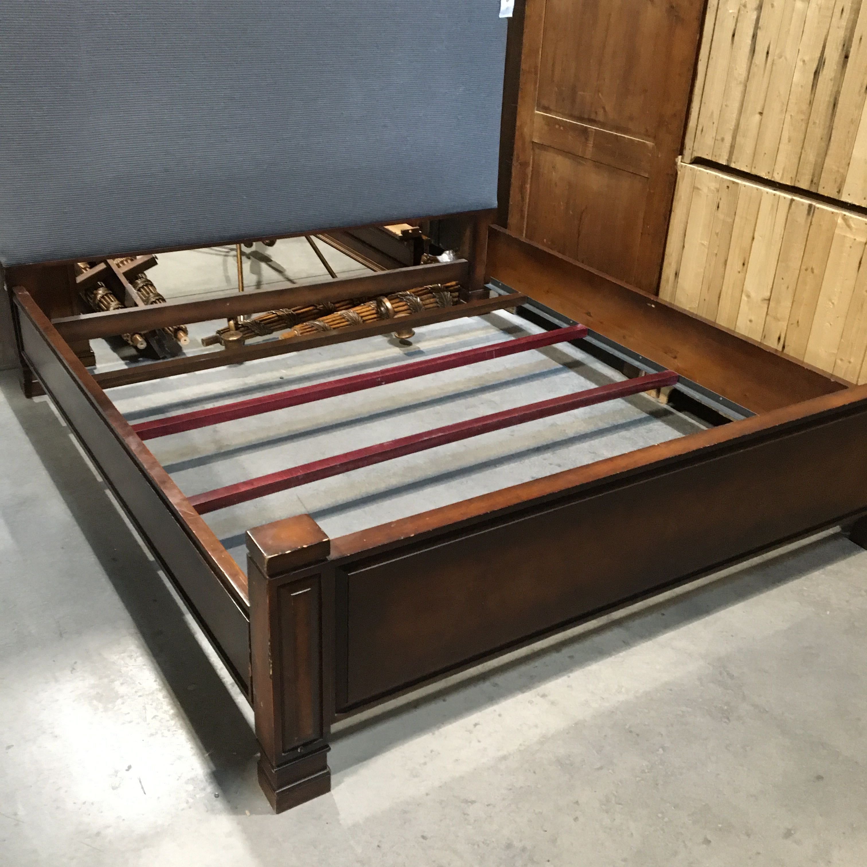 Light Grey Ribbed Fabric & Medium Wood Finish Bed Set