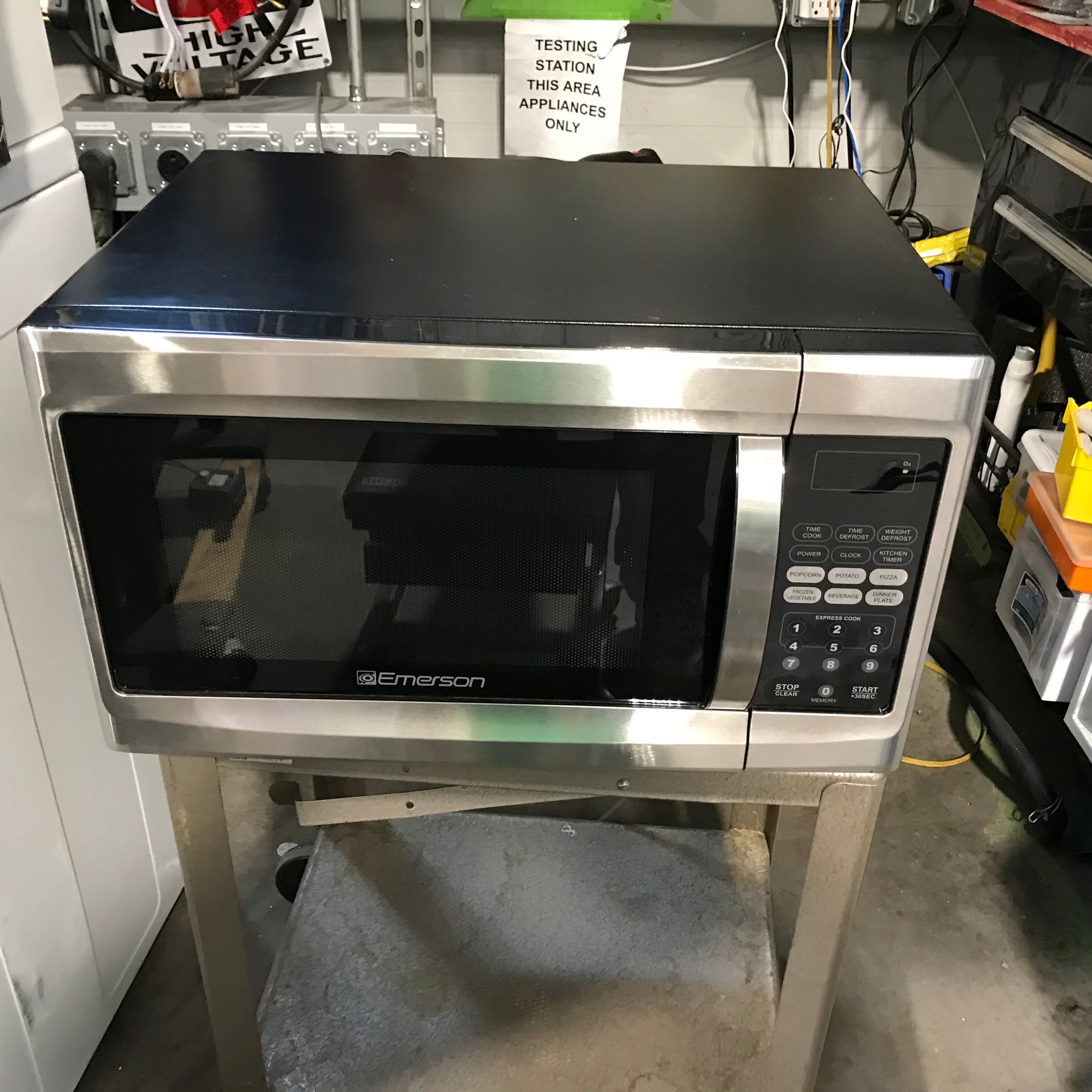 20.5"x 17"x 12" Emerson Stainless Steel 1000 Watts Microwave