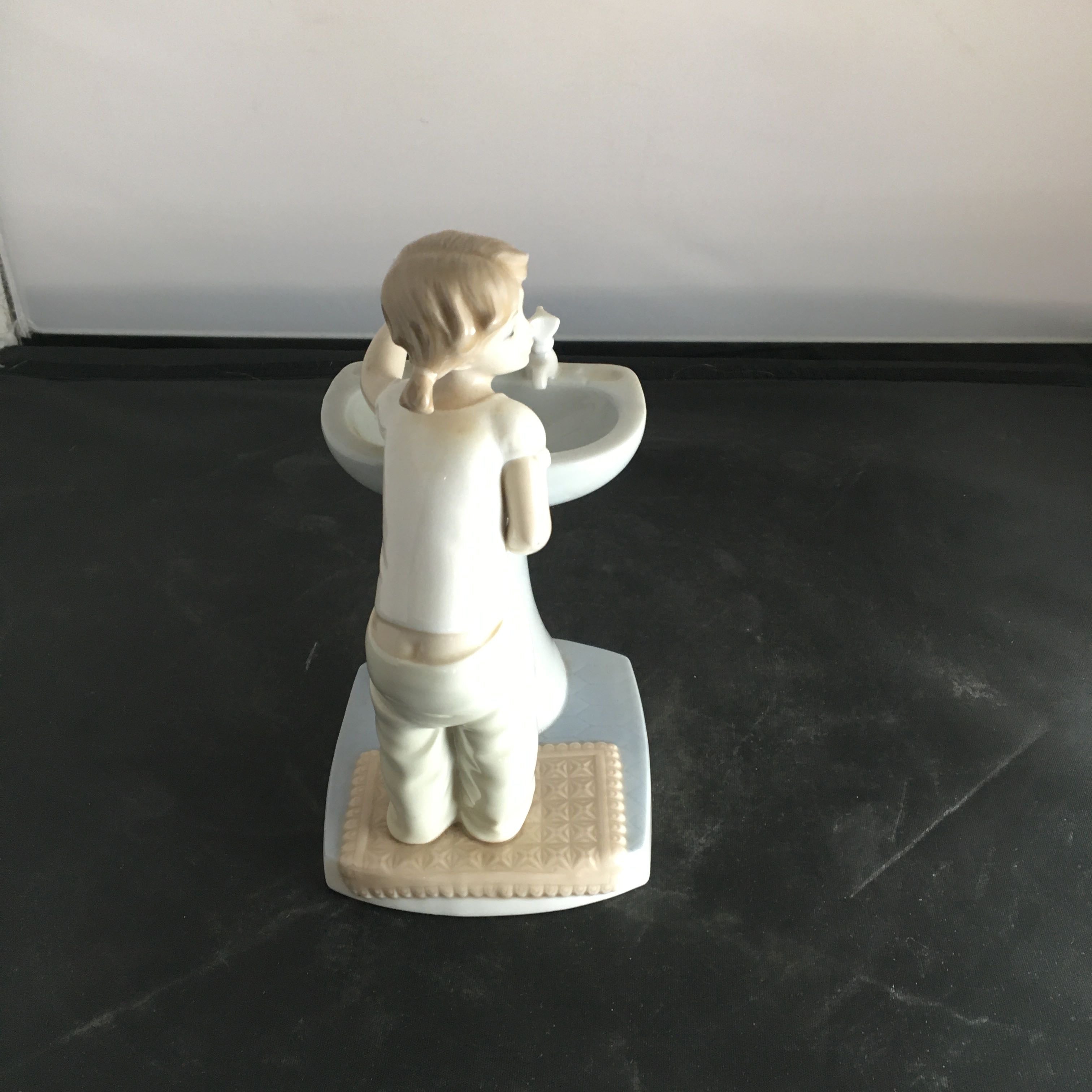 Lladro Little Girl with Pigtails at Sink Clean Up Time Home Decor