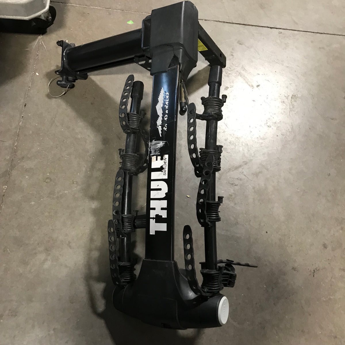 Thule store hitch swing