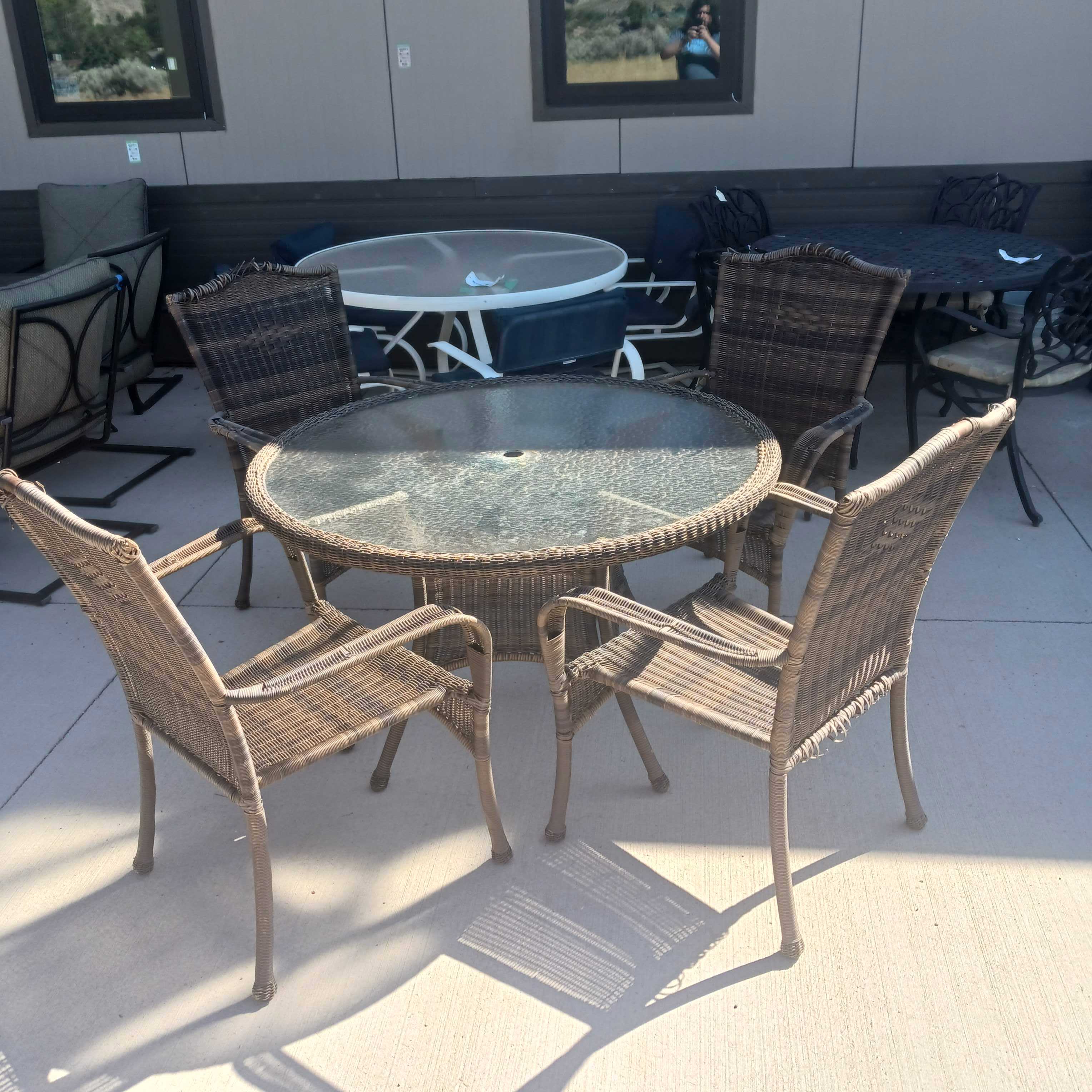 Set of 5 Aluminum Frame Resin Wicker Glasstop with Chairs Patio Table