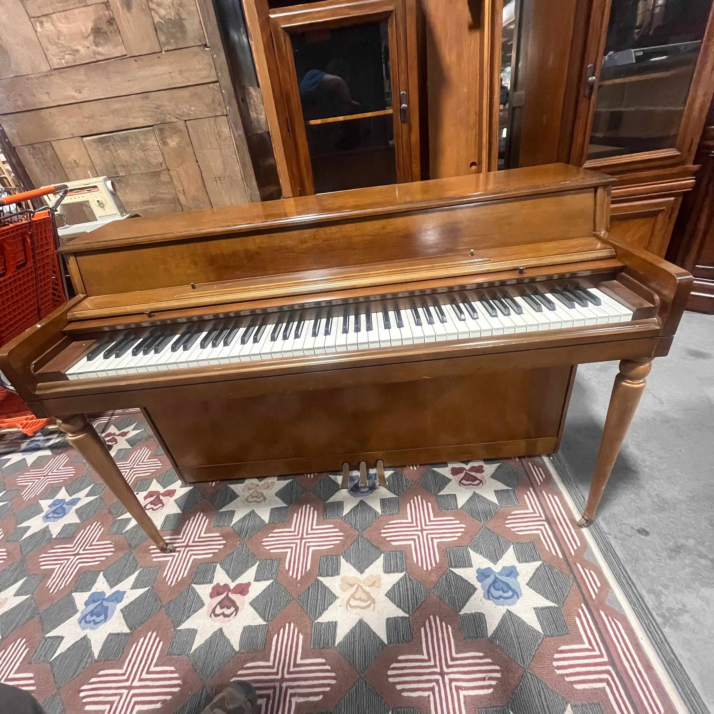 Wurlitzer 2116 Spinet Piano