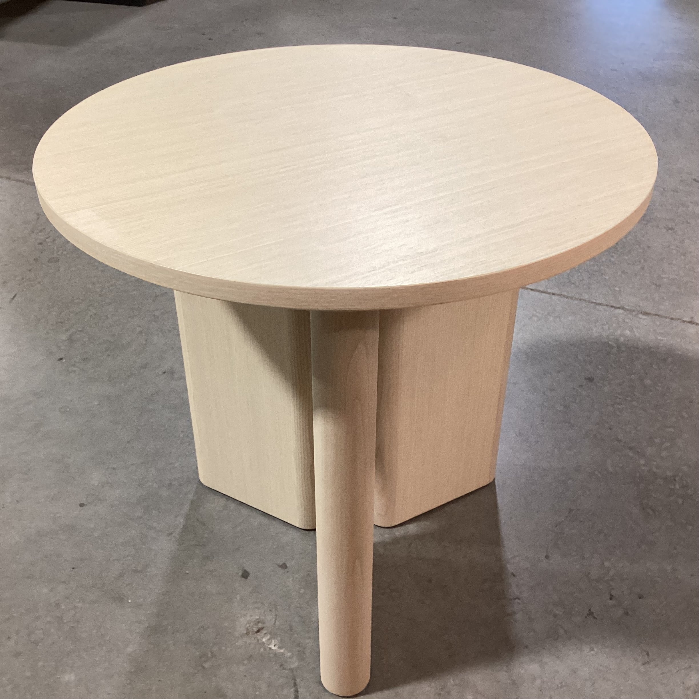 Rove Concepts Kaye Collection Washed Natural Oak Veneer Straight Grain Finish Accent Table 20" Diameter x 19"