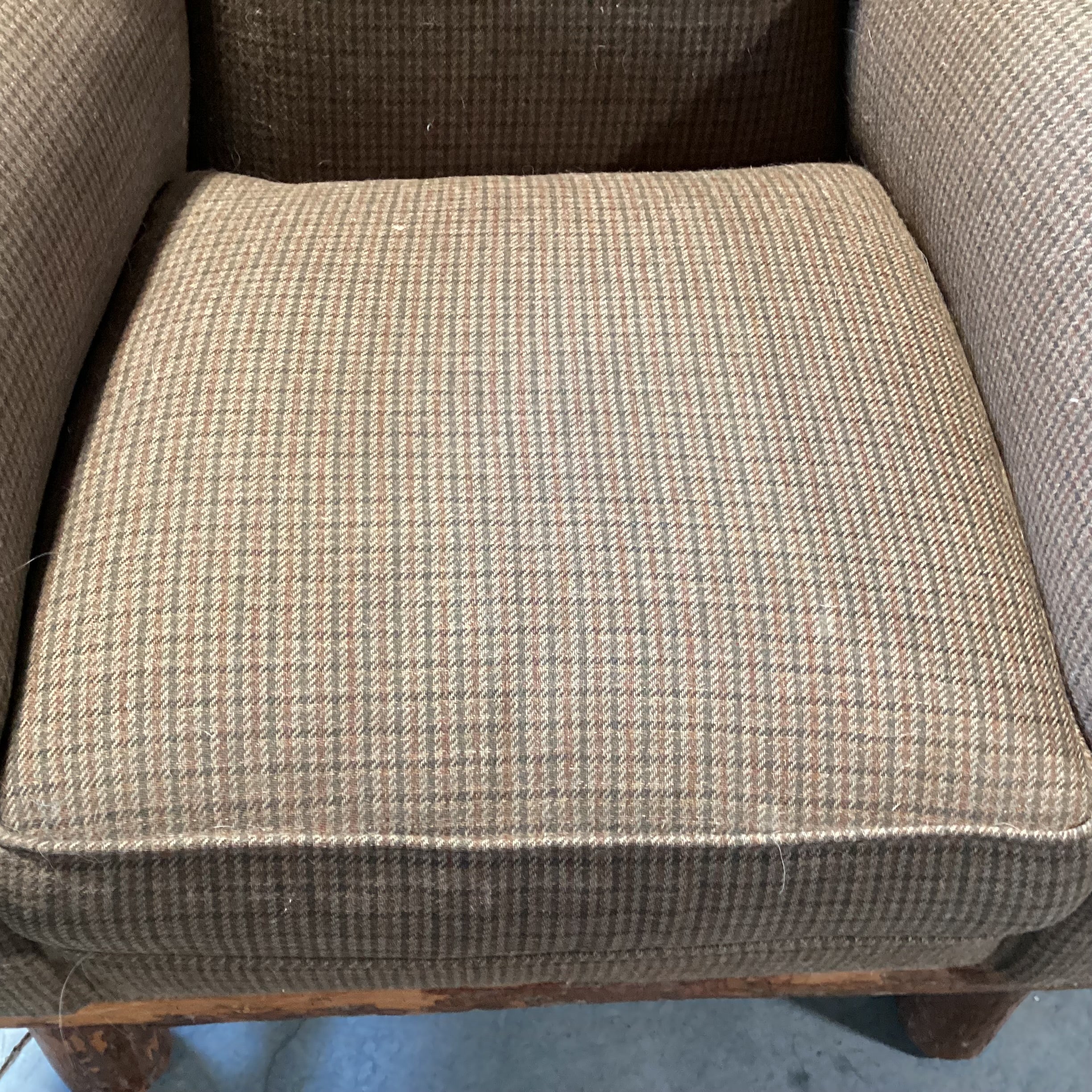 Old Hickory Brown Houndstooth Wool Blend & Log Winged Chair 39"x 32"x 39"