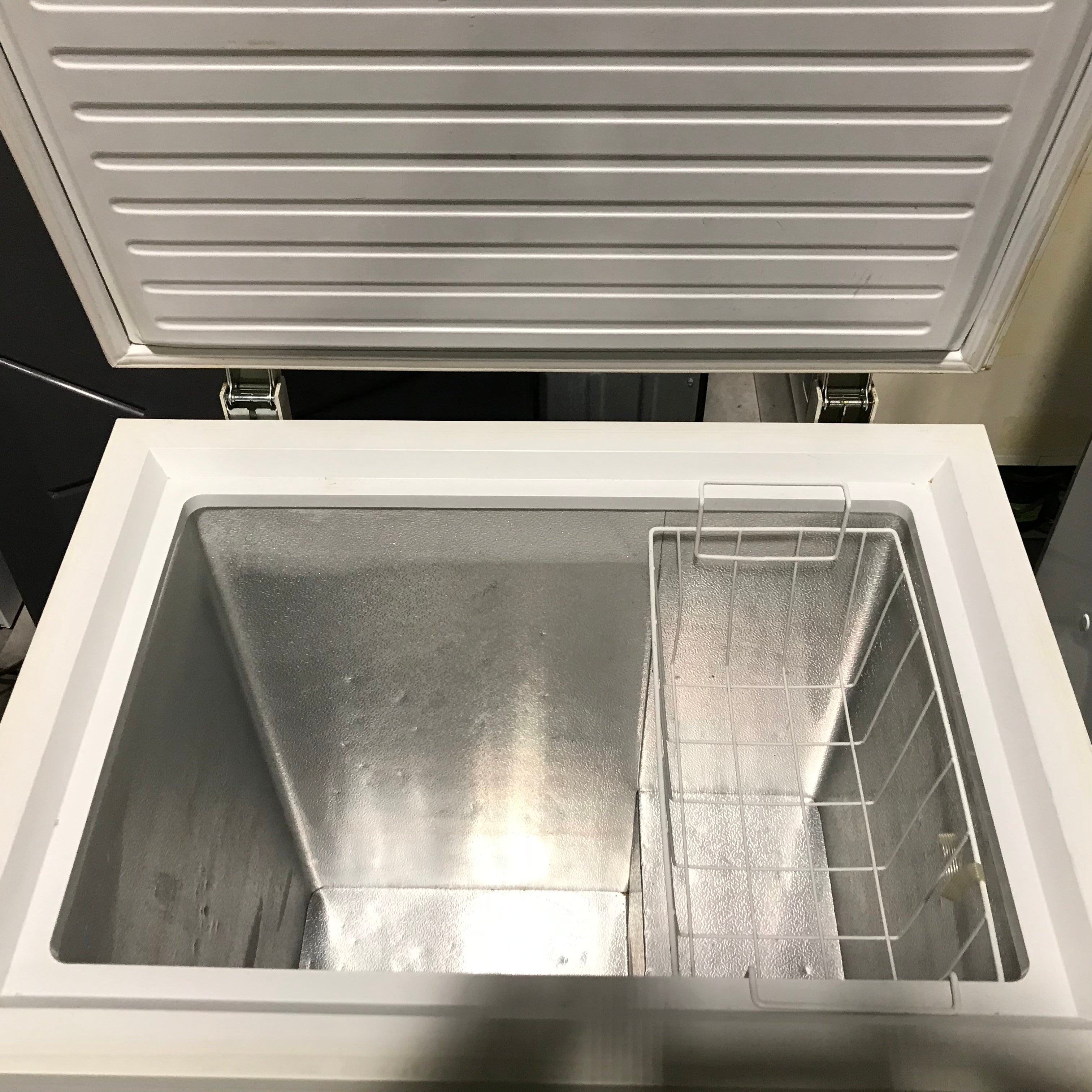 Holiday White Chest Freezer 28"x 22"x 33"