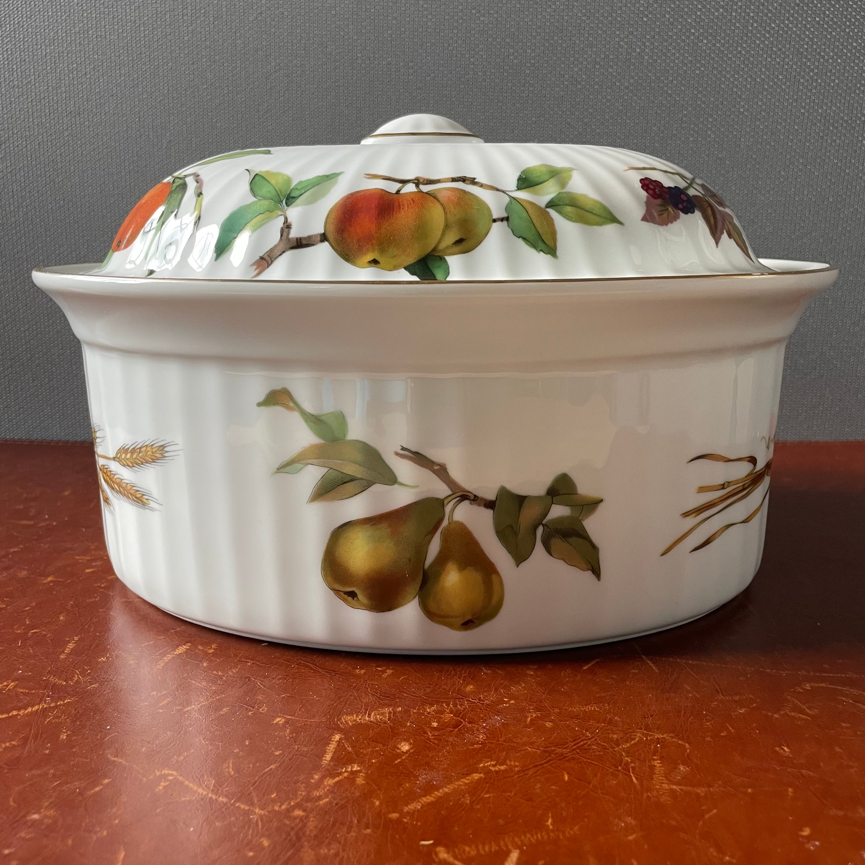 Vintage Royal Worcester Evesham Gold Oval Porcelain Harvest Motif Fluted Covered Casserole/Baking Dish, 10"x 6.5"