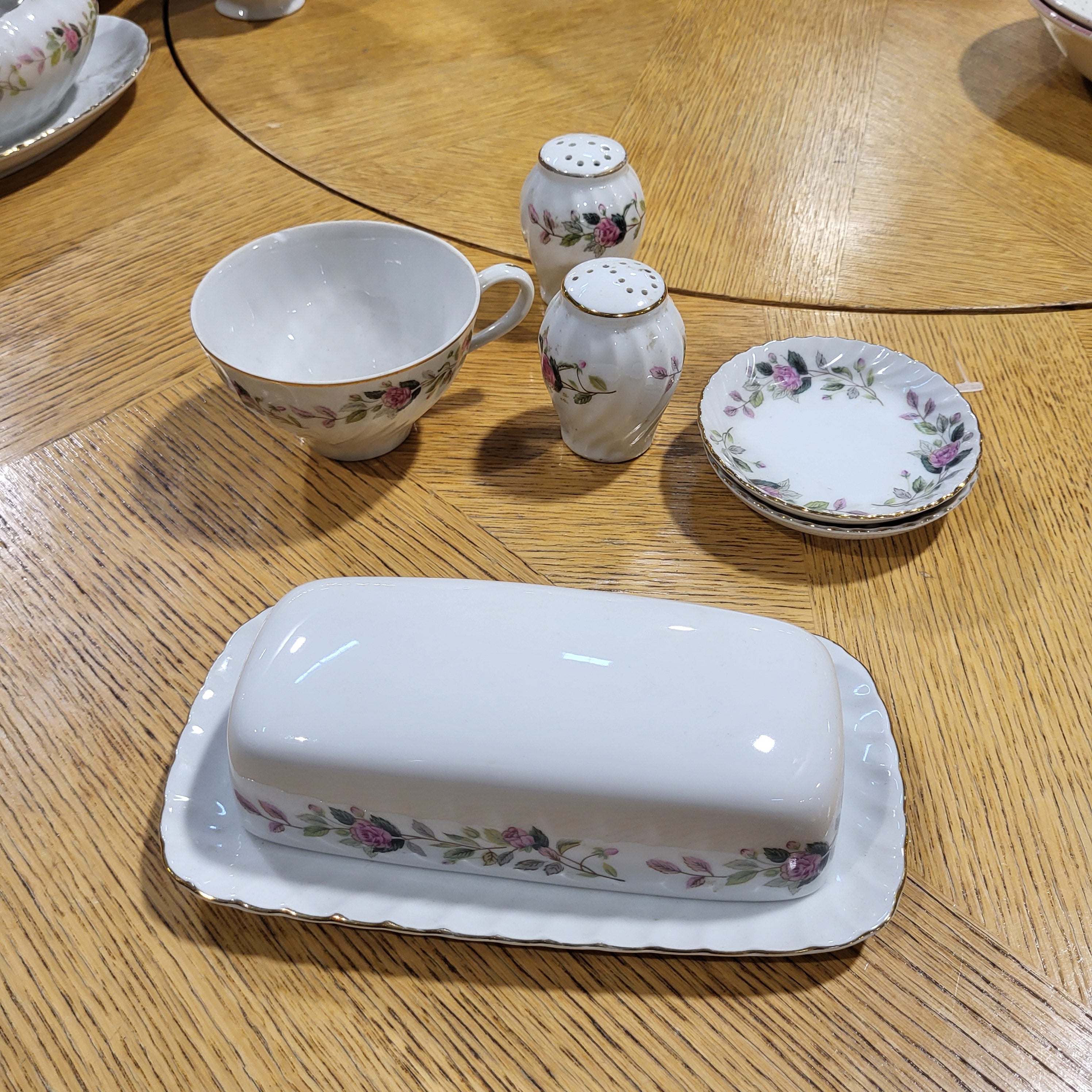 Set of 112 Creative Fine China #2345 Dinnerware