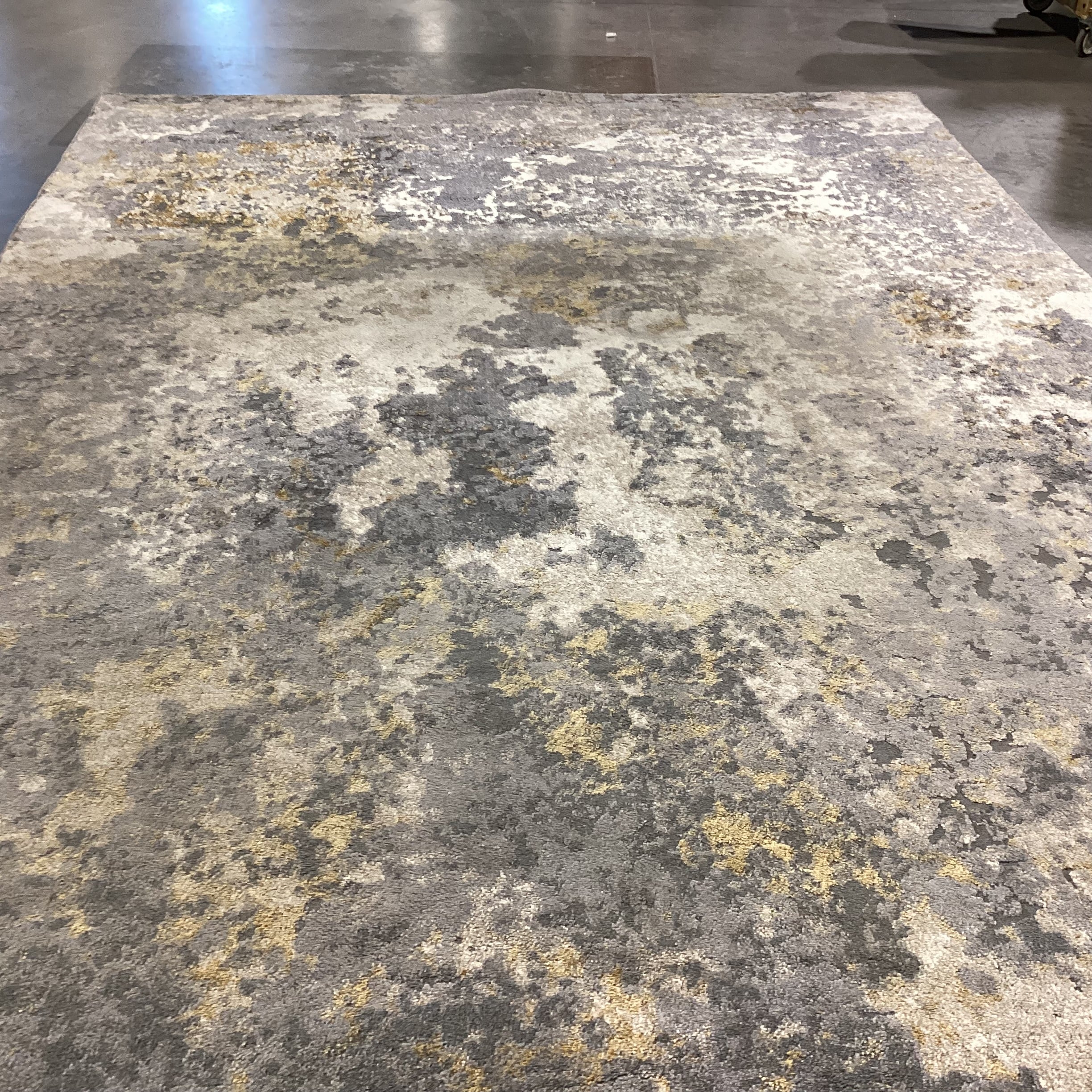 Luxe Weavers Beverly Collection Grey Gold Abstracted Raised Woven Rug 8'9"x 12'6"