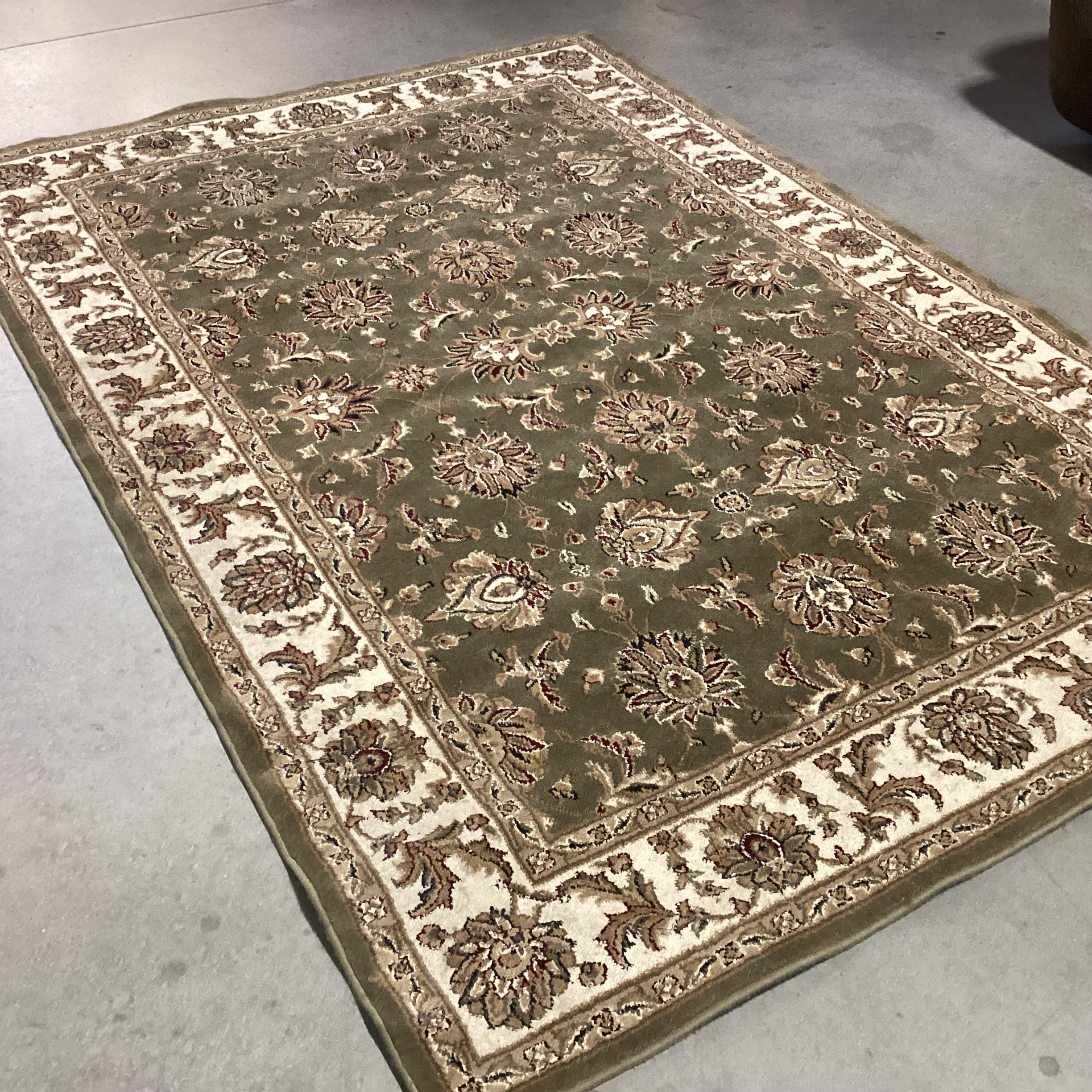 Cambridge Collection Green Ivory  Kashan Poly Rug 5'3"x 7'7"