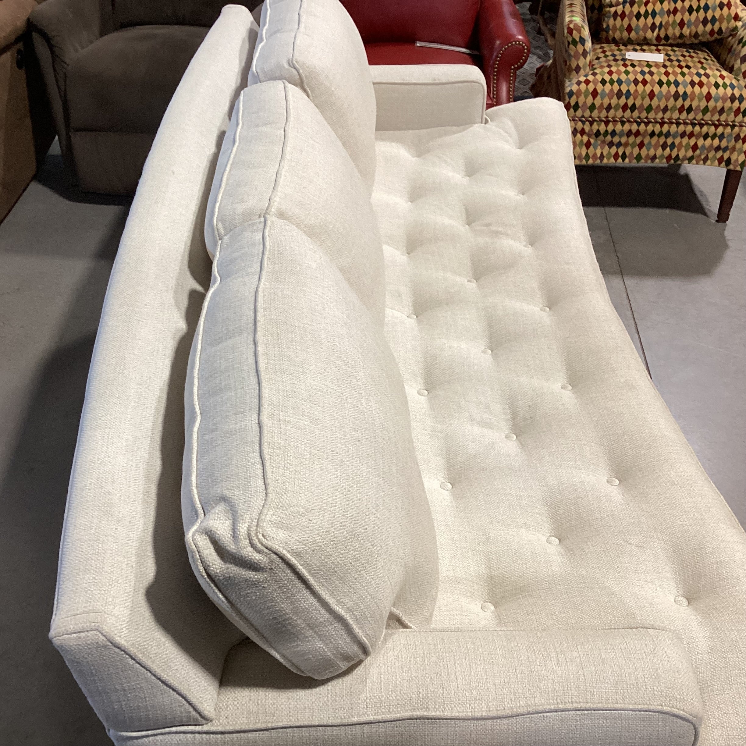 Havertys Fine Furniture Cream Woven Button Tufted Seat Curved Sofa 83"x 40"x 31"