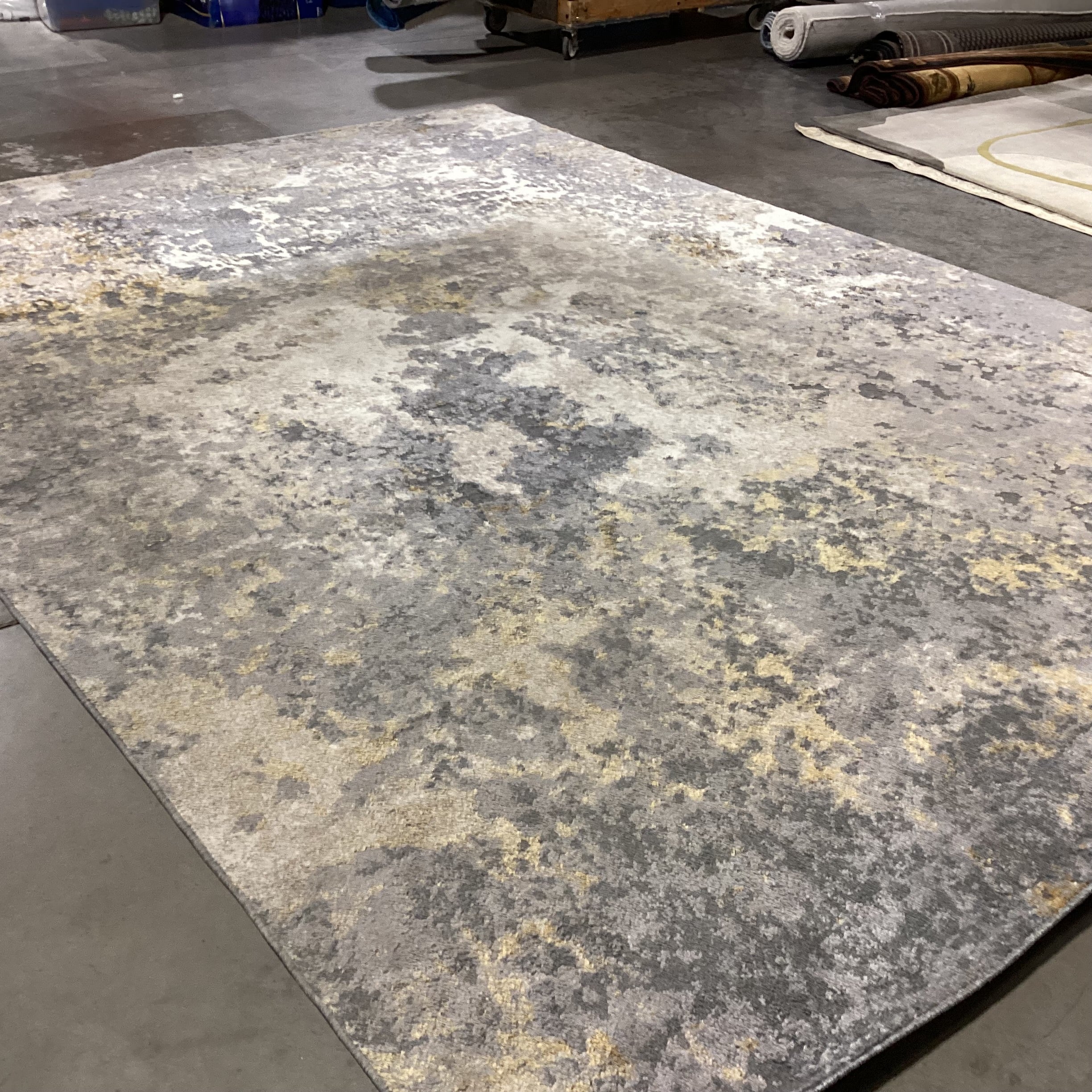 Luxe Weavers Beverly Collection Grey Gold Abstracted Raised Woven Rug 8'9"x 12'6"