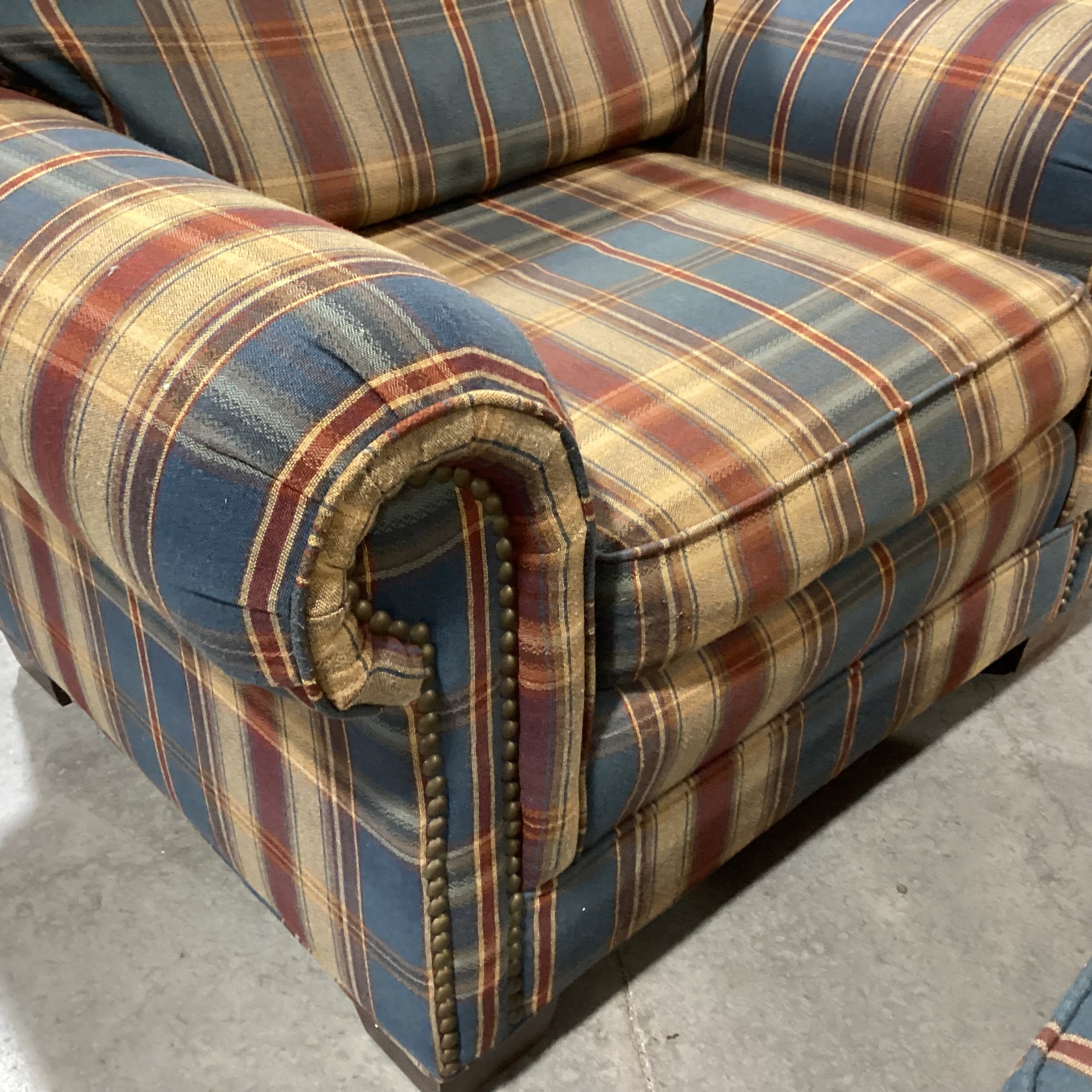 Huntington House Tan Blue Red Plaid Nailhead with Ottoman Chair 44"x 38"x 38"