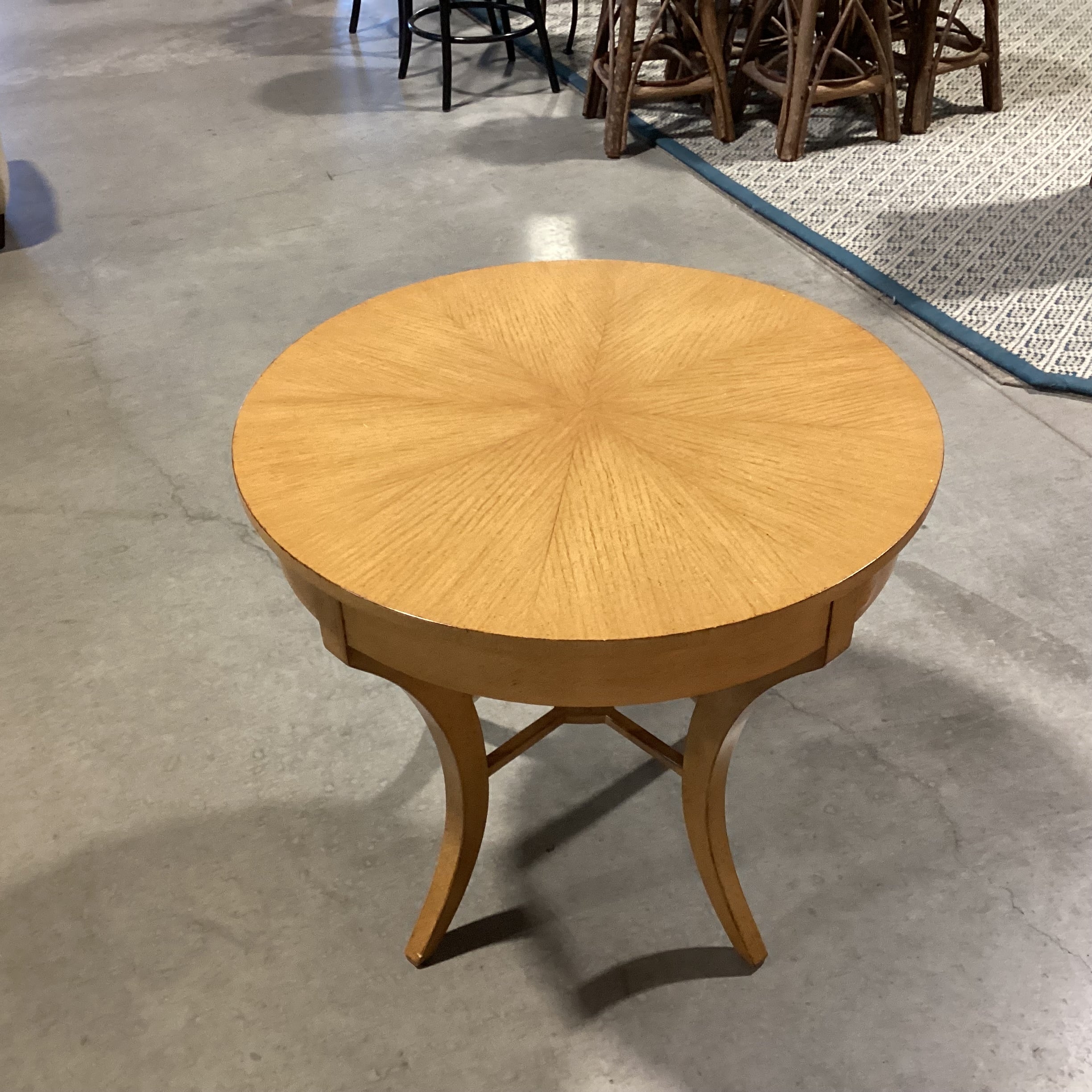 Light Finished Curved Leg & Center Detail Round Accent Table 30" Diameter x 27"