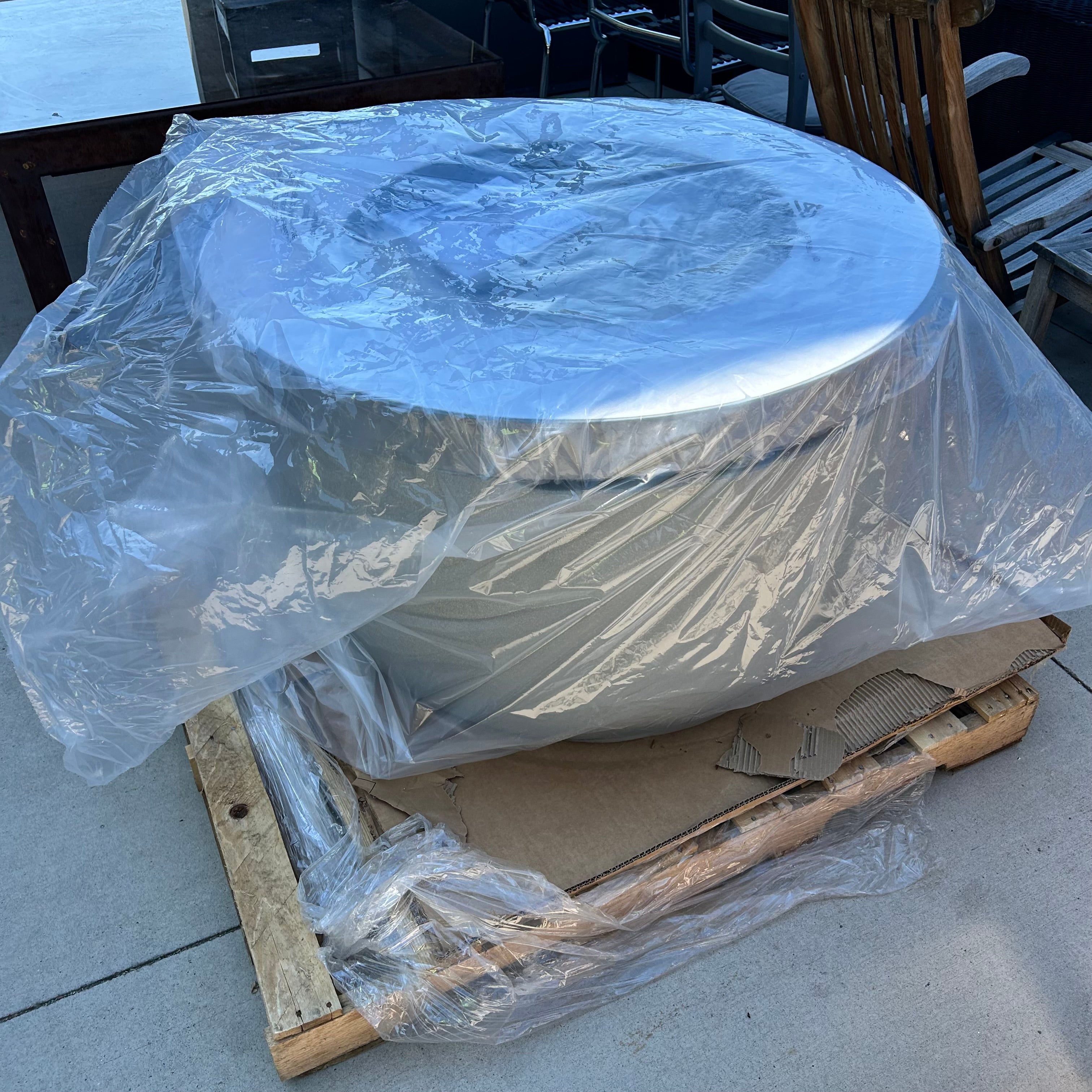 Ledge Lounger and Fire Pit - 40" round