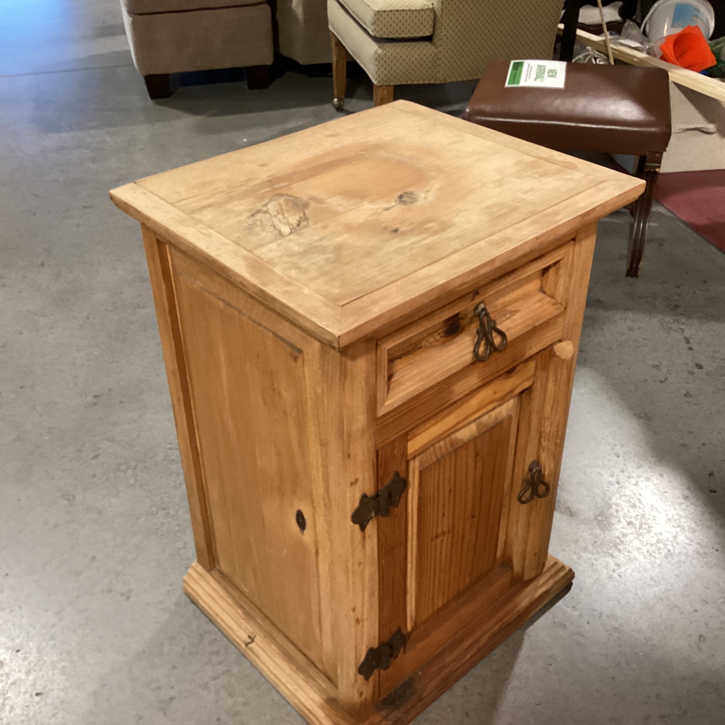 Rustic Distressed Natural Pine 1 Drawer 1 Door Cabinet End Table 19.5"x 16.5"x 28"