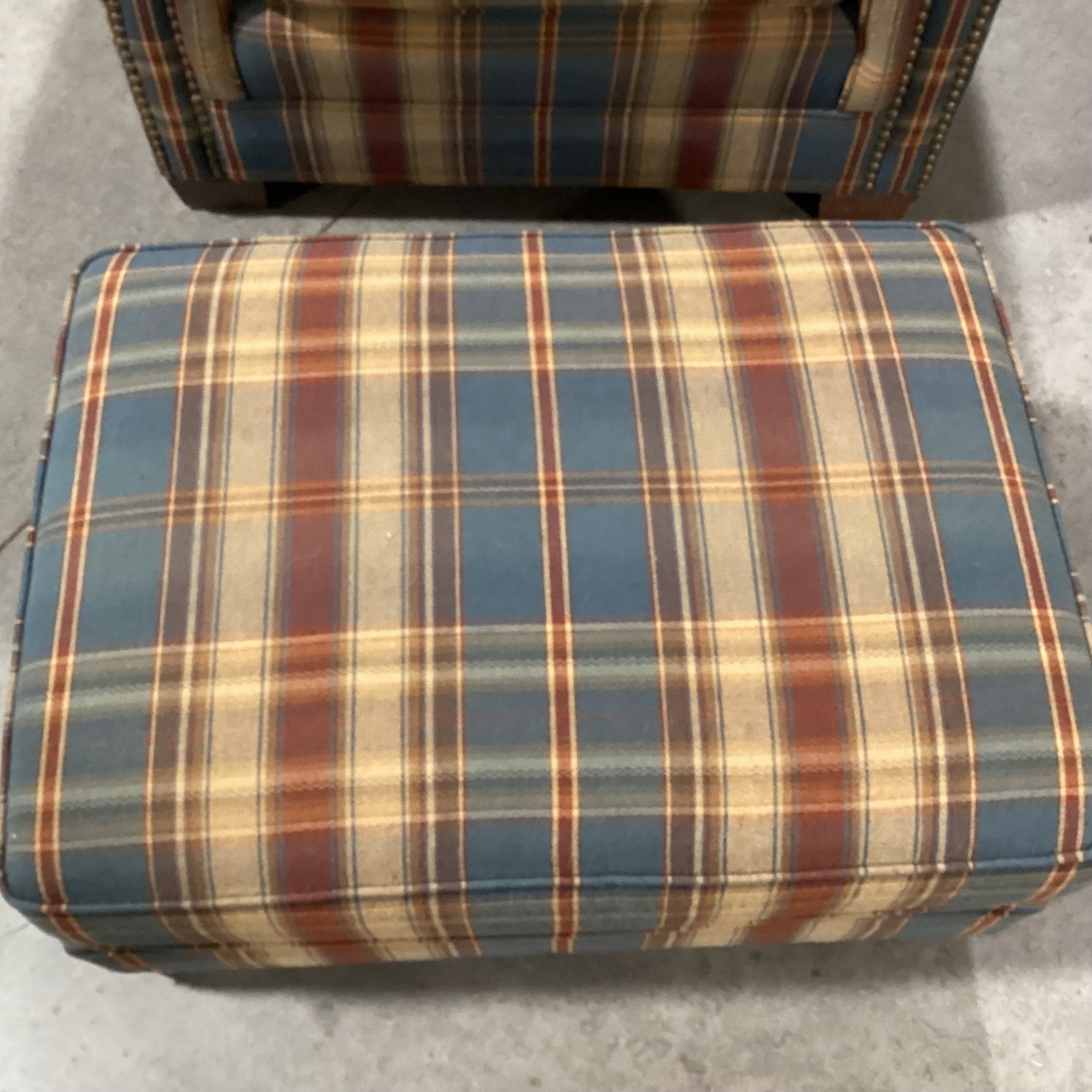 Huntington House Tan Blue Red Plaid Nailhead with Ottoman Chair 44"x 38"x 38"