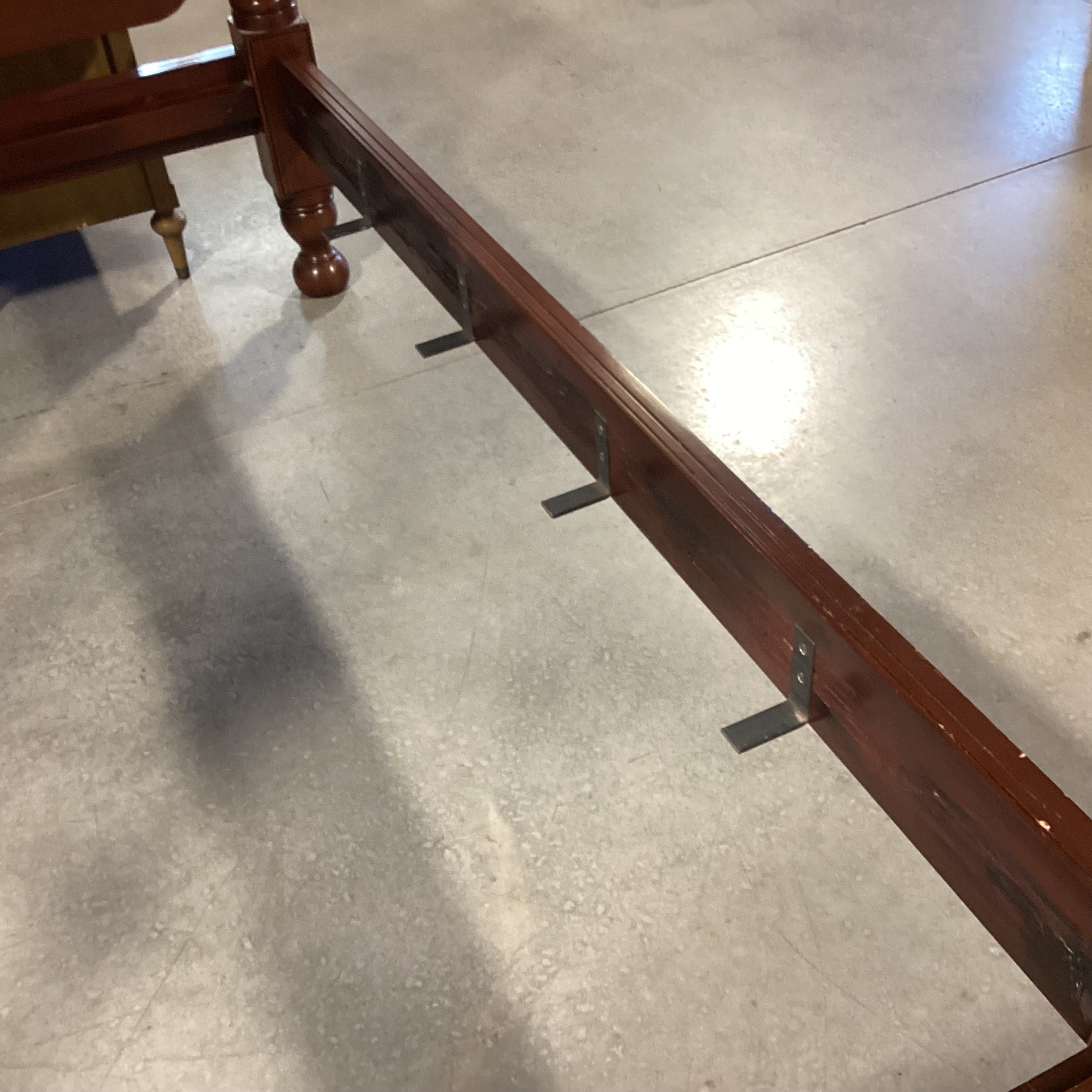 QUEEN Spiral Post Finished Wood Bed Set 66"x 89.5"x 86.5"