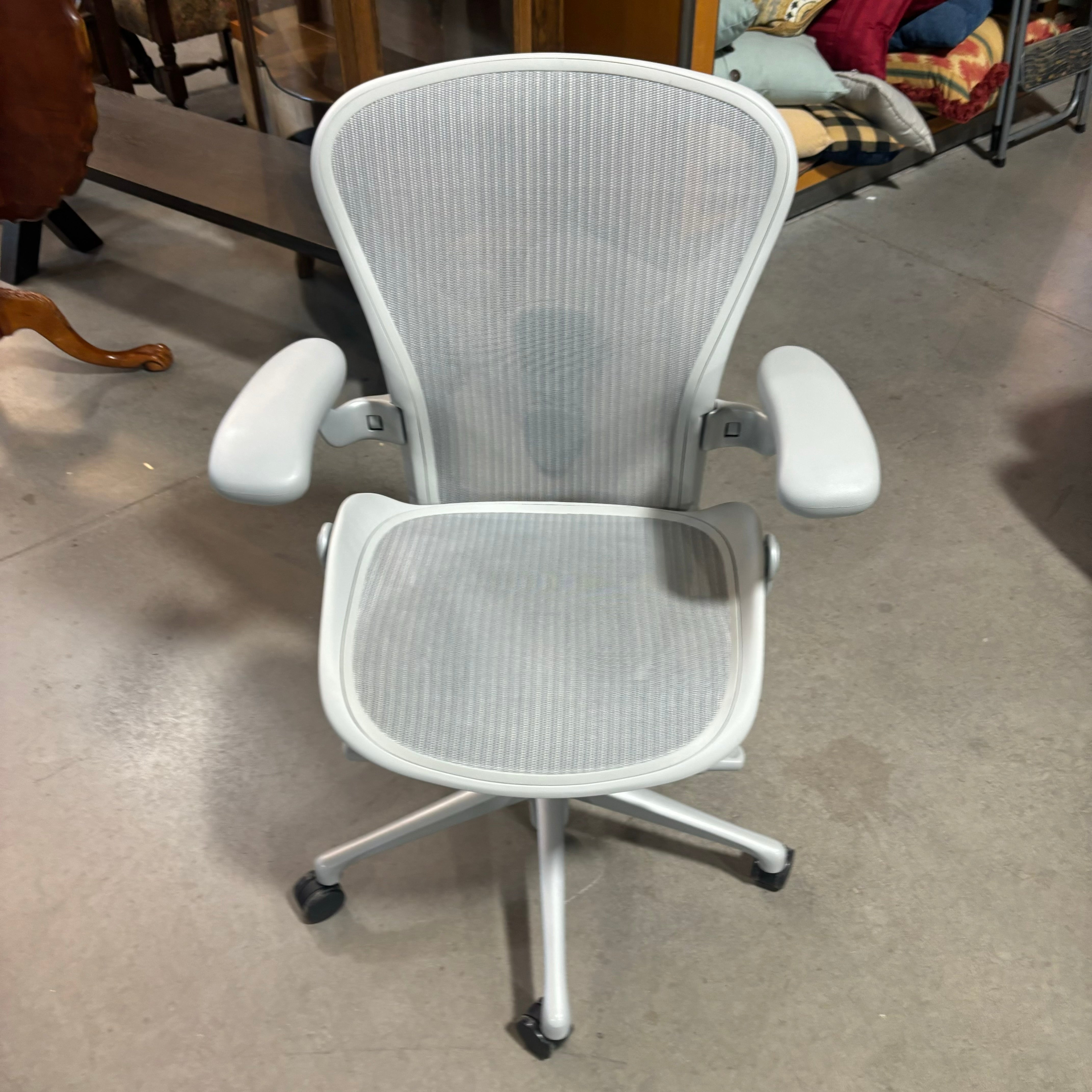 Herman Miller Aeron Grey Mesh Ergonomic Office Chair 27"x 25"x 37" to 41"