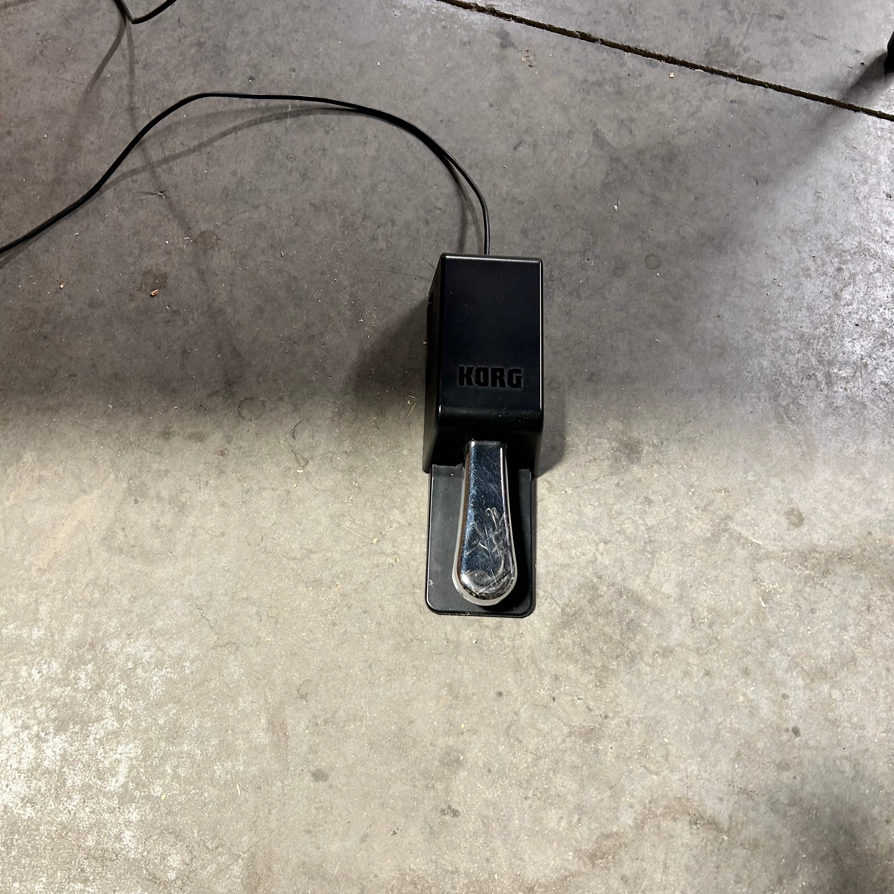 Korg SP-280 Electric Piano With Bench 52"x 16"x 31"