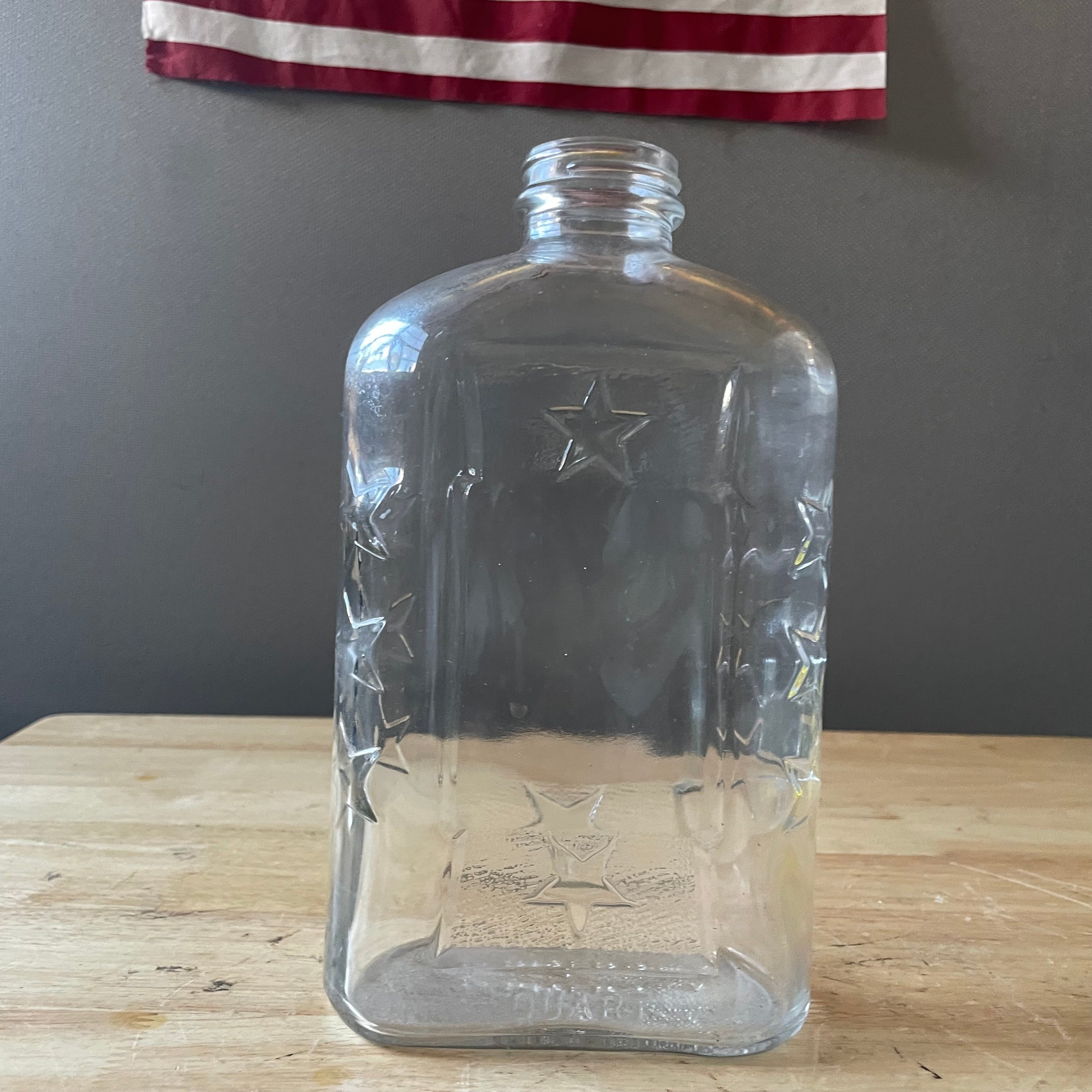 Vintage Three Rivers Glass Co. Texas 16 Star Refrigerator Water Bottle, 5"x 8.75"