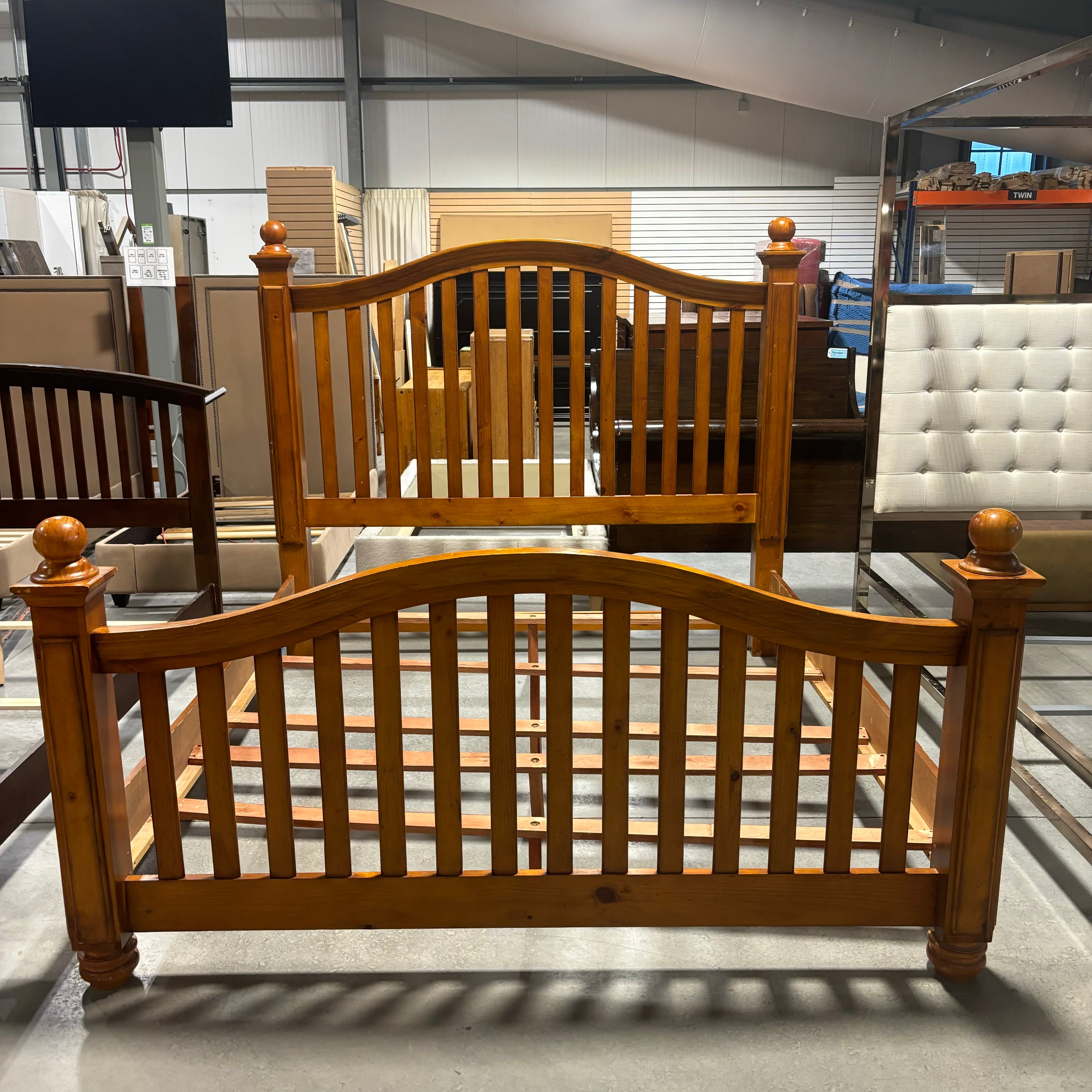 KING Solid Light Finish Wood Bed Set 82.5"x 90.5"x 69"