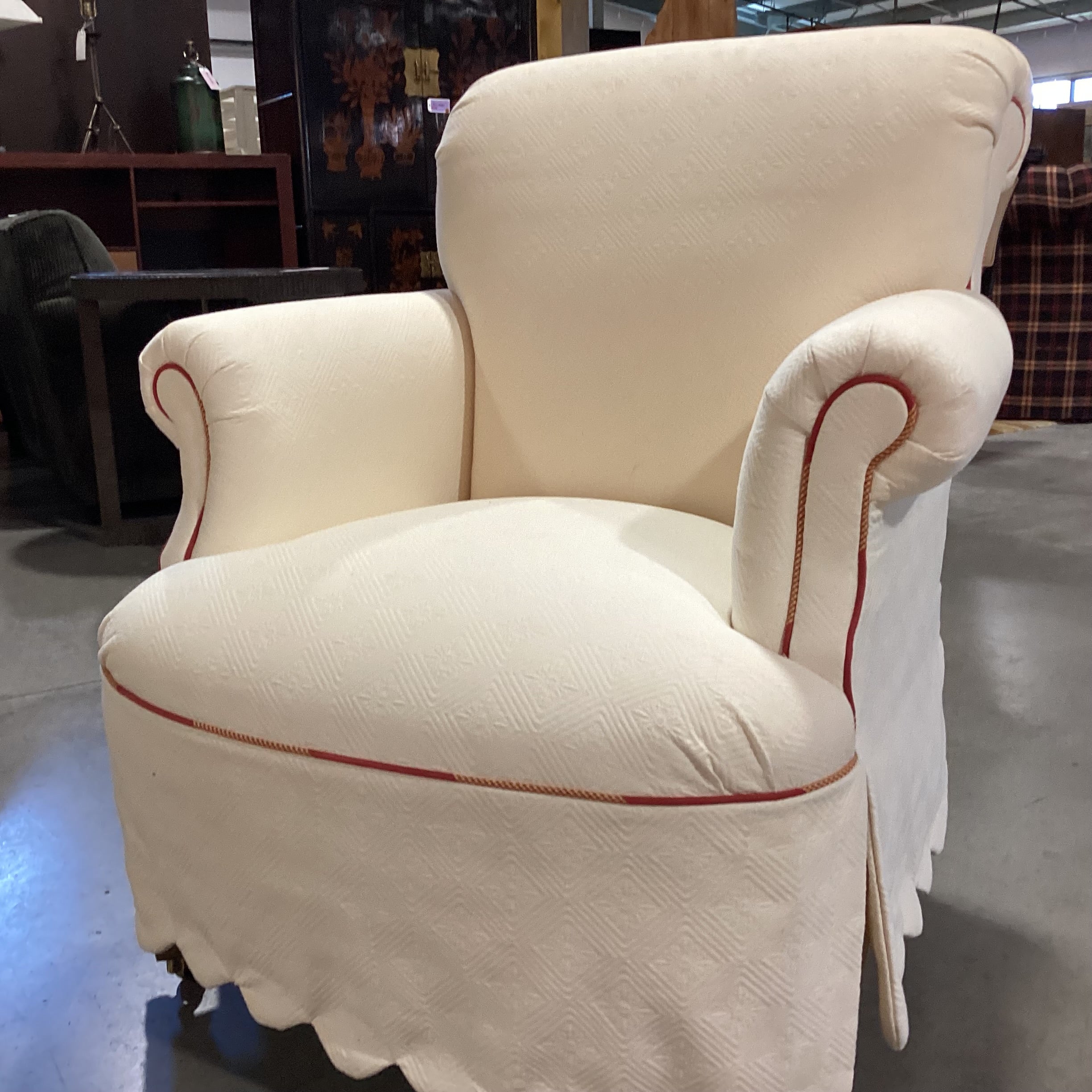 Cotswold Cottage Higland House Custom Cream Raised Diamond Scallop Skirt & Piping Front Castered Chair 36"x 36"x 39"