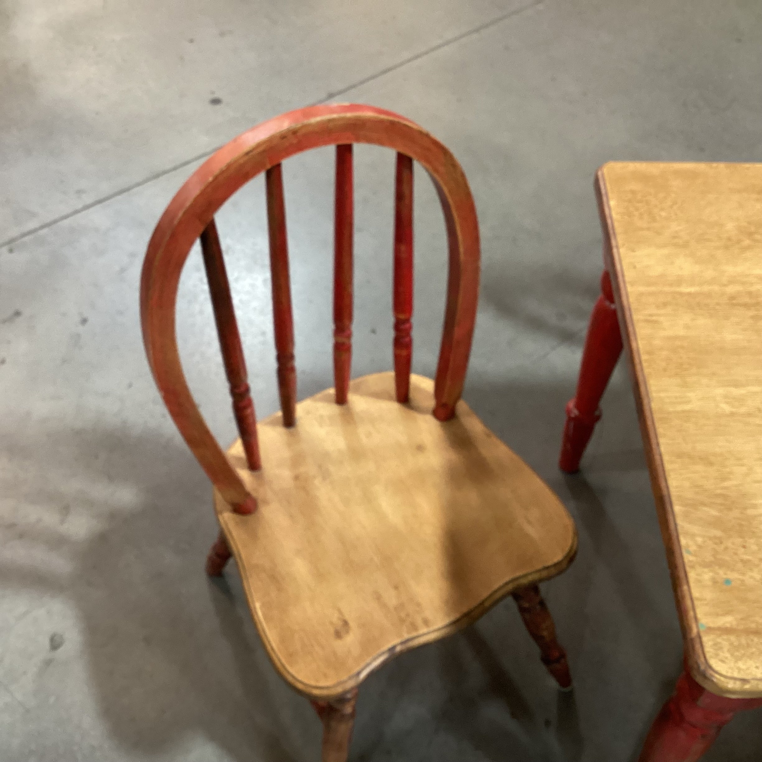 FAO Schwarz Red & Blue Wood Table with 4 Chairs Kids Dining Set 39.5"x 23.5"x 21.5"
