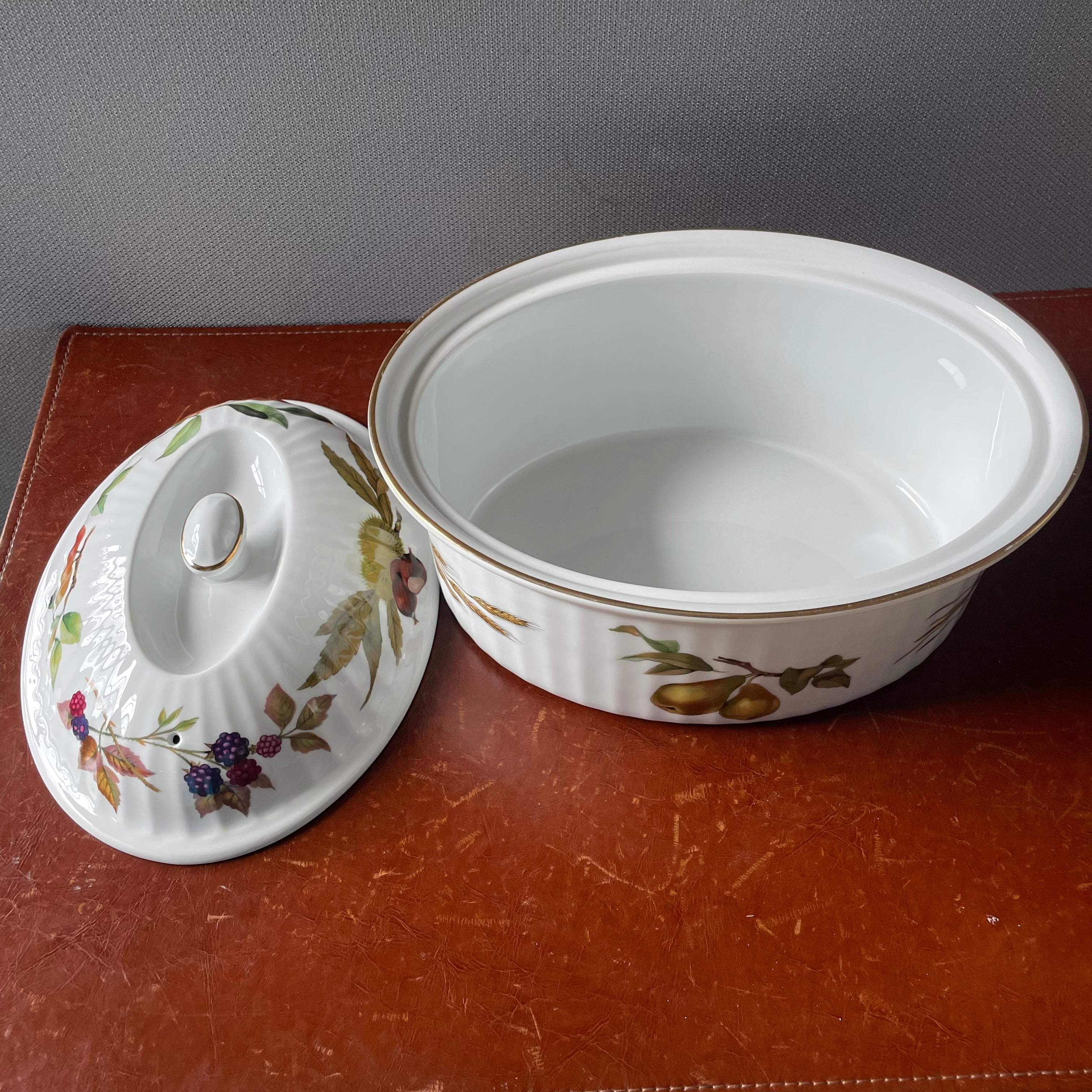 Vintage Royal Worcester Evesham Gold Oval Porcelain Harvest Motif Fluted Covered Casserole/Baking Dish, 10"x 6.5"