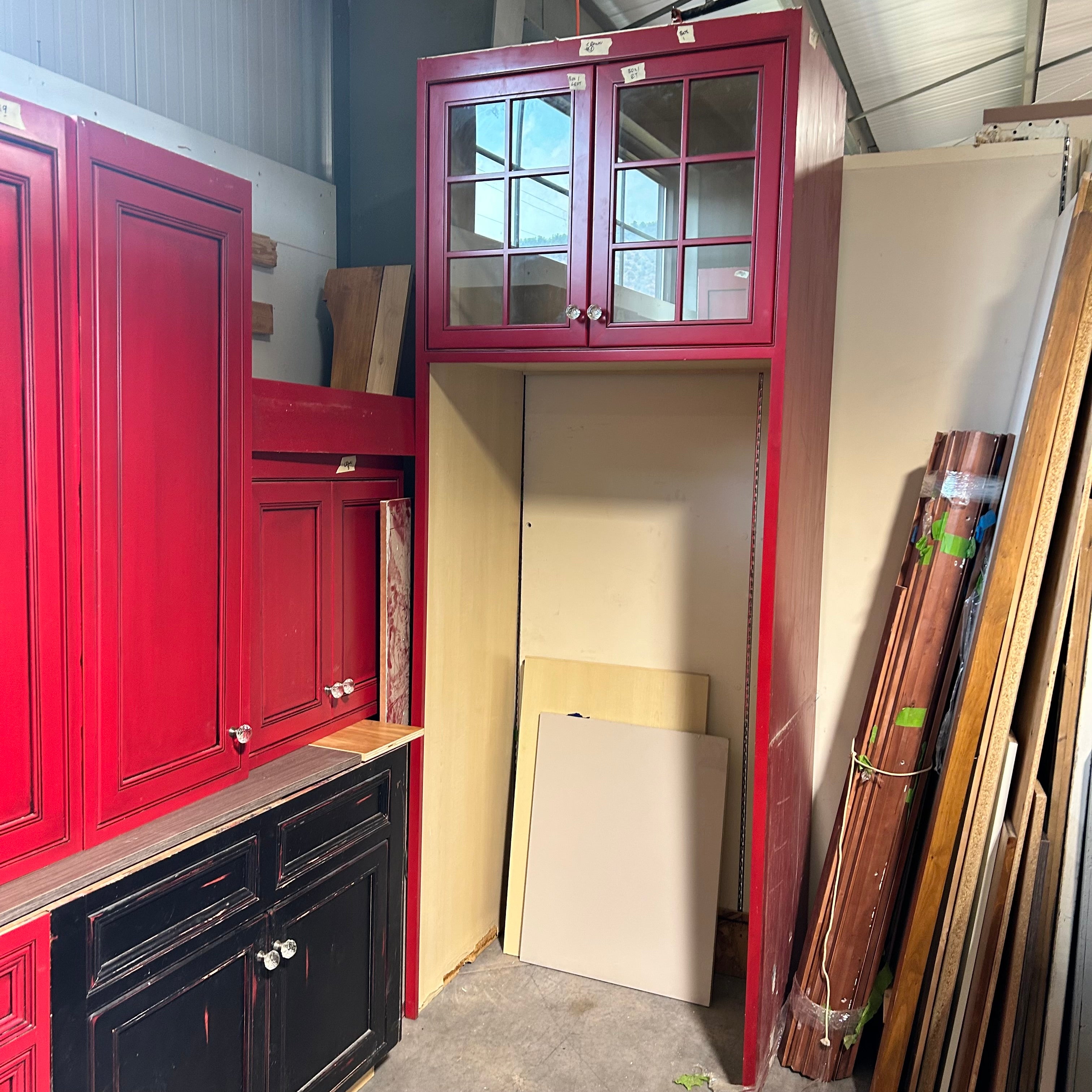 17 Piece Red Stained Cabinet Set 9 Uppers 8 Lowers 1 Over Fridge