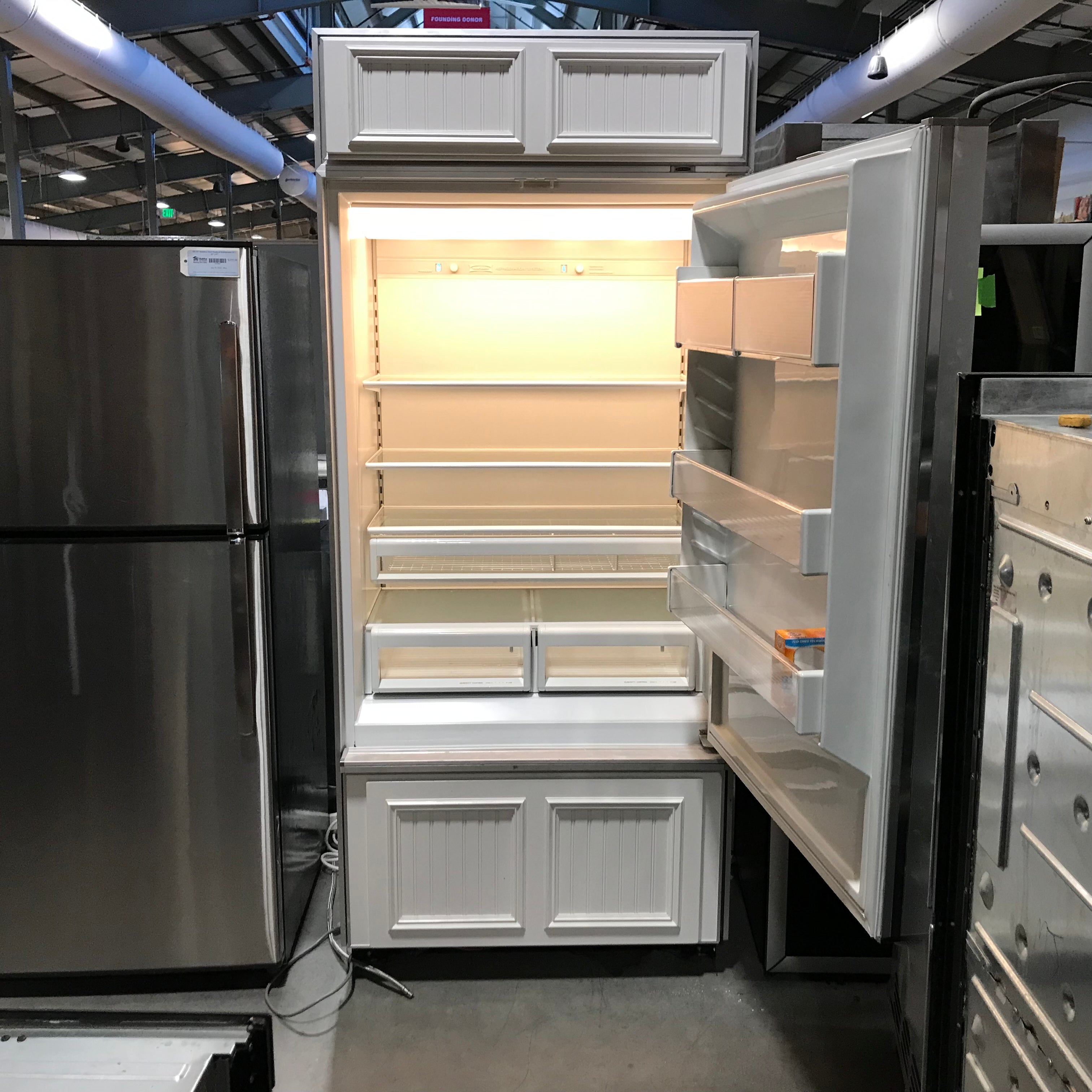 Sub-Zero 550 36" White Paneled Door, Bottom Freezer Refrigerator 36"x 26"x 84" (1992)
