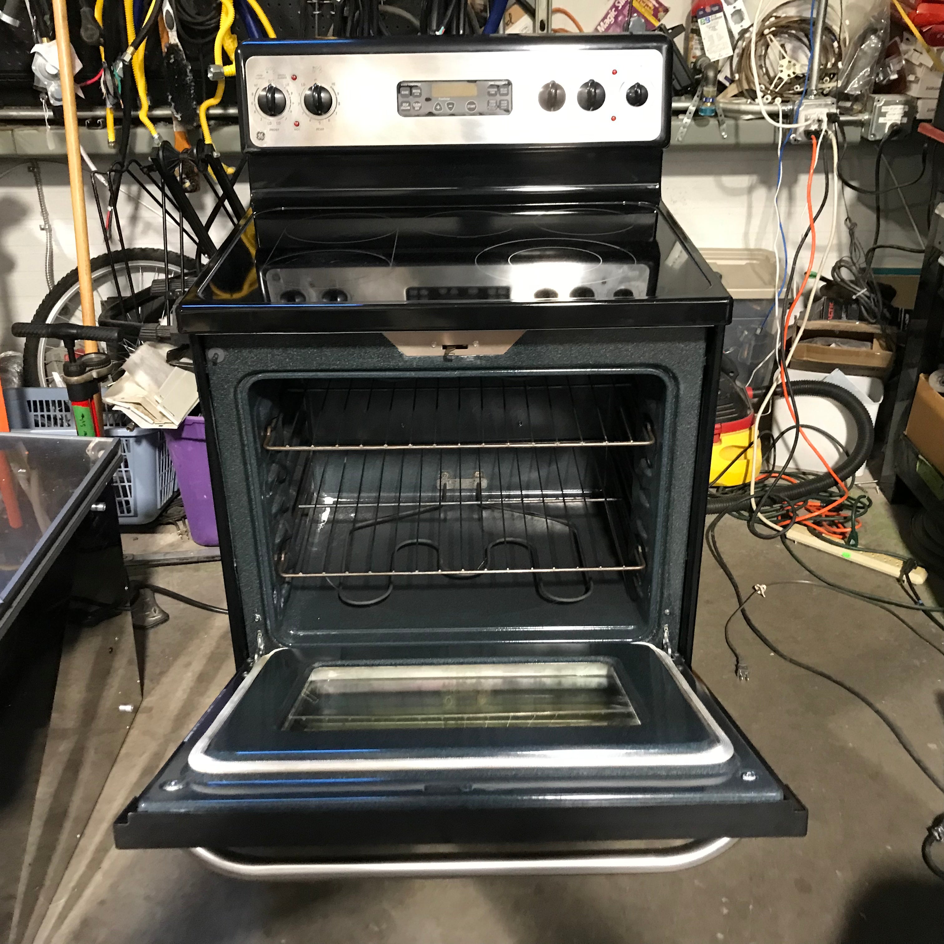 GE Stainless Steel 4-Burner, Warmer, Glass-Top Electric Range 30"x 26"x 47"