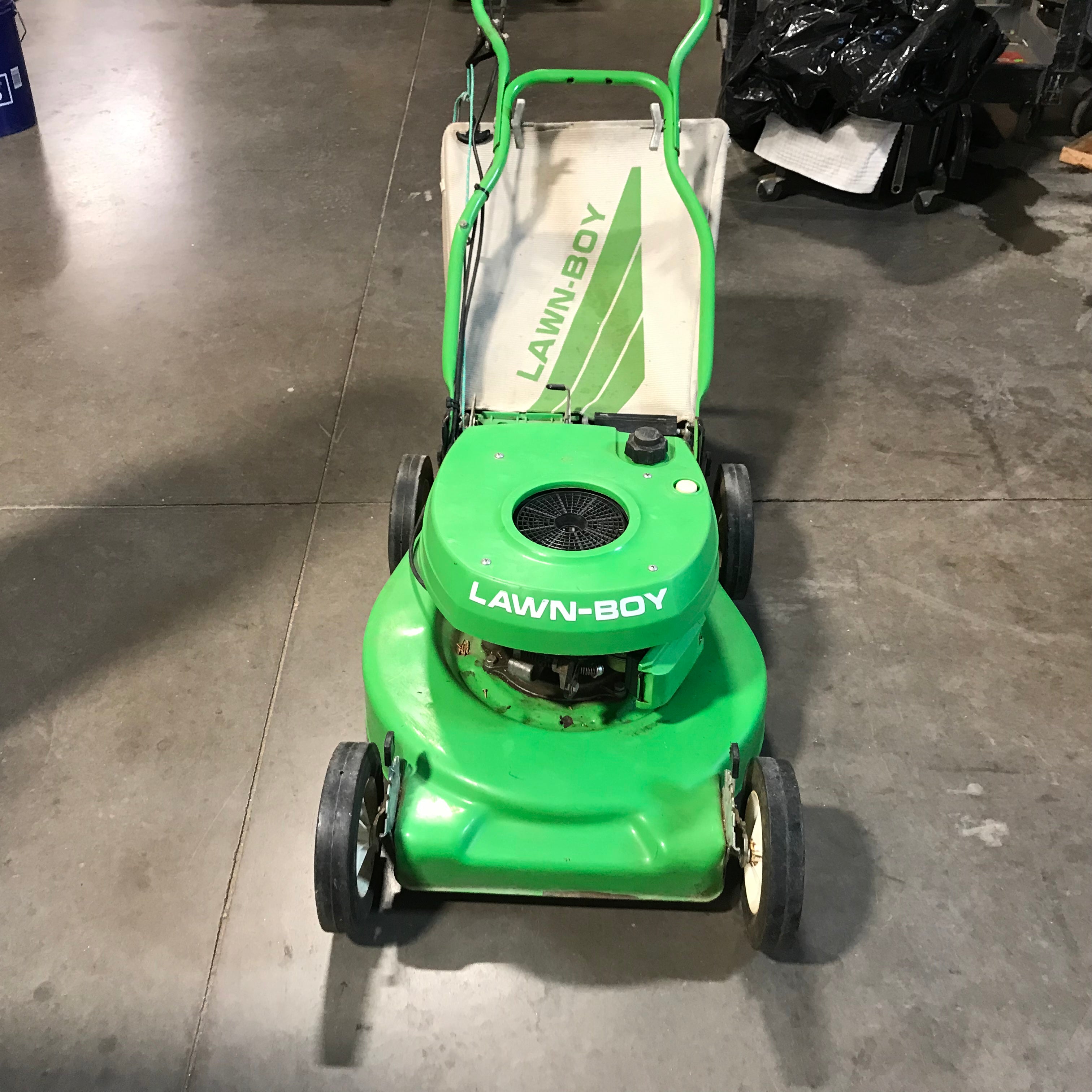 Vintage Lawn-Boy Green 20" Lawnmower 2 Stroke Model L20ZPRB (As Is)