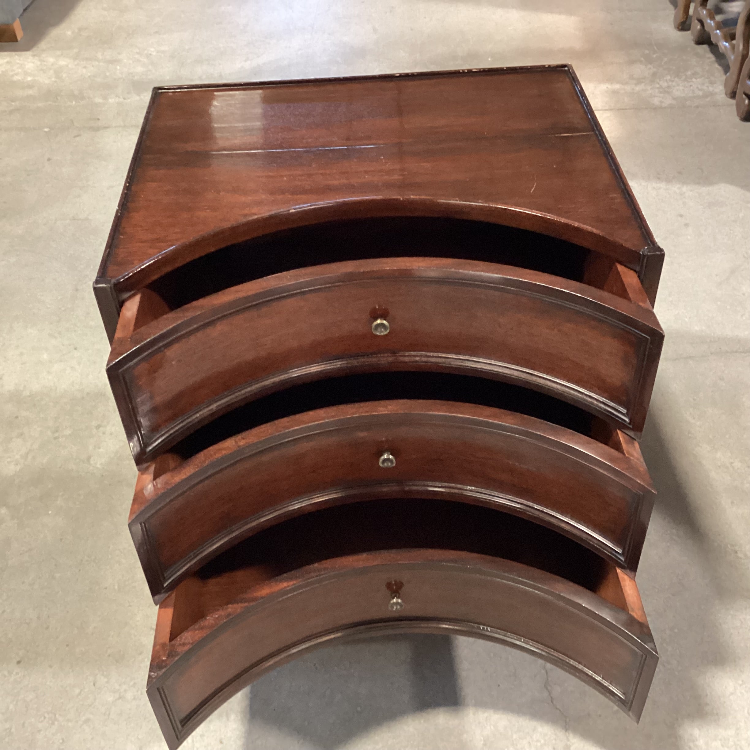 Dessin Fournir Handley Mahogany 3 Drawer Chest Nightstand 26"x 21"x 31"