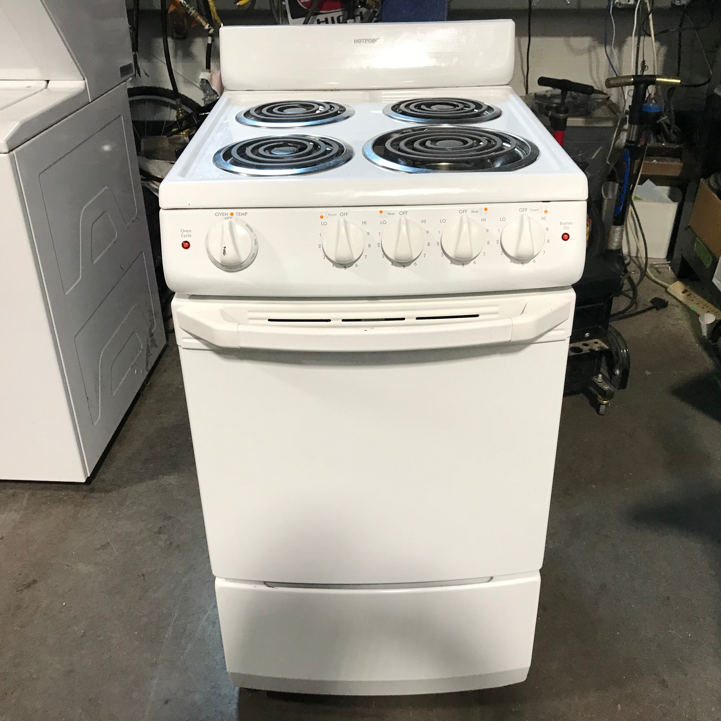 Hotpoint 20" White Electric Range 20"x 24"x 40"