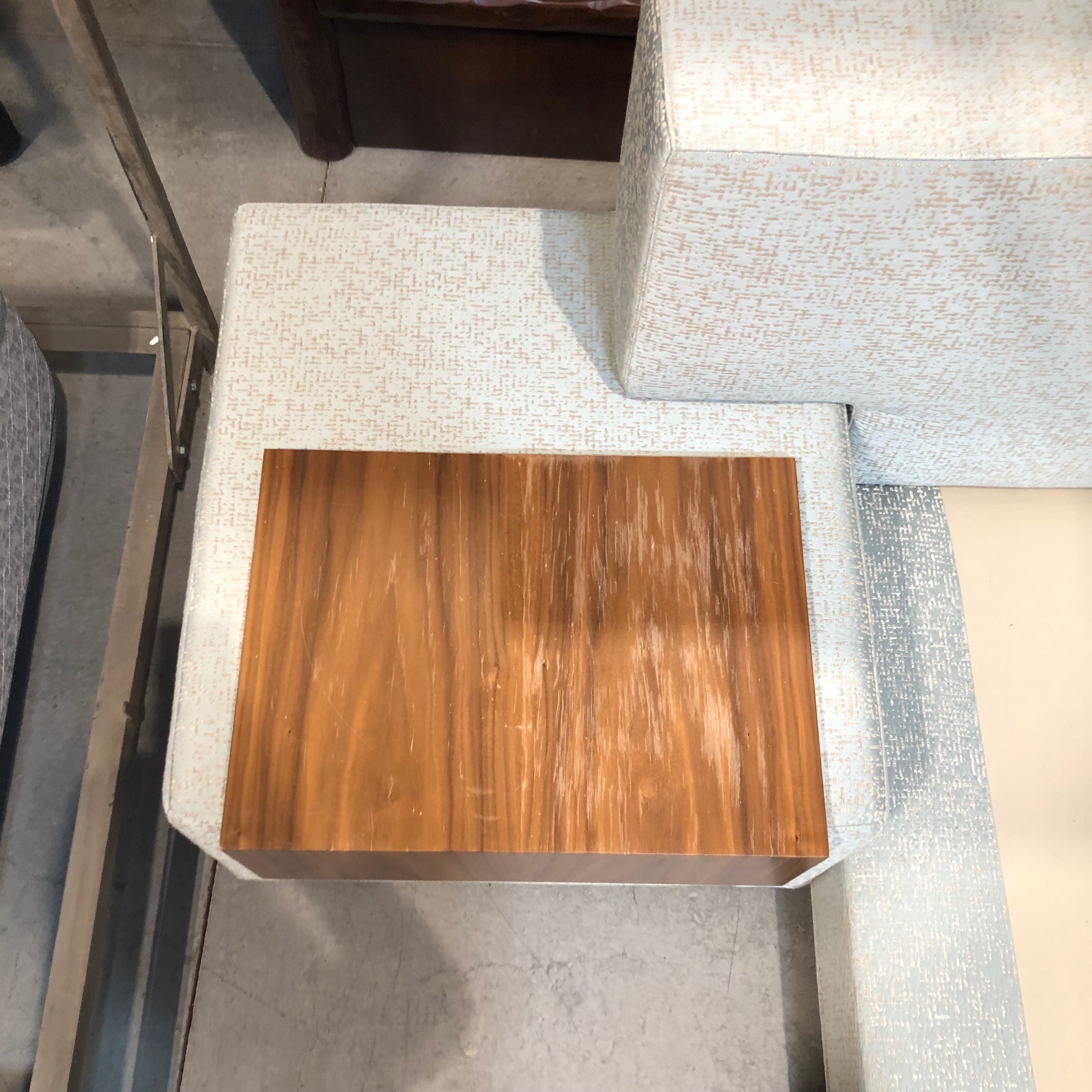King Vioski Zurich Custom Silver Raised Blue Textured Platform Style With Walnut Top End Tables Bed Set 132"x 100"x 30"