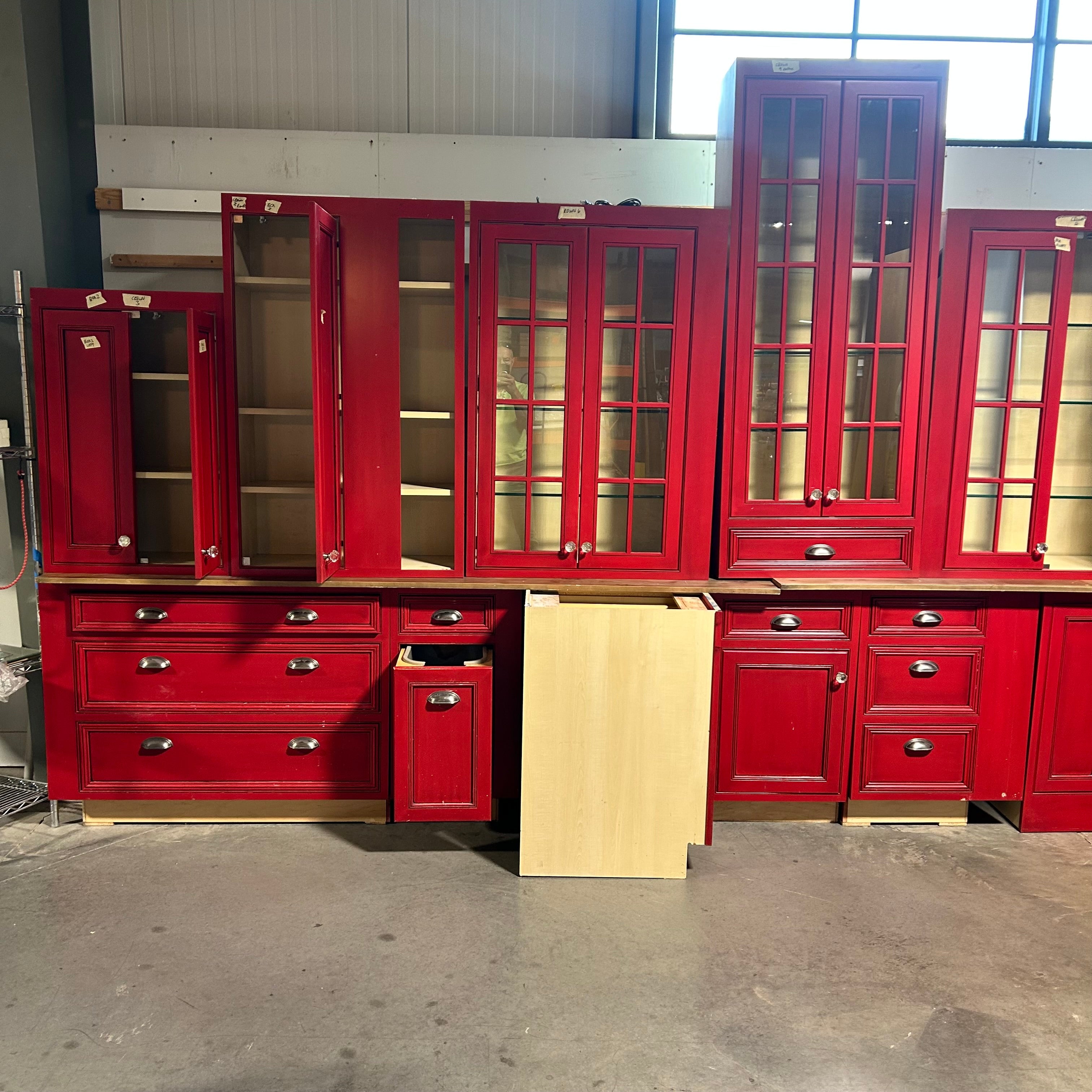 17 Piece Red Stained Cabinet Set 9 Uppers 8 Lowers 1 Over Fridge