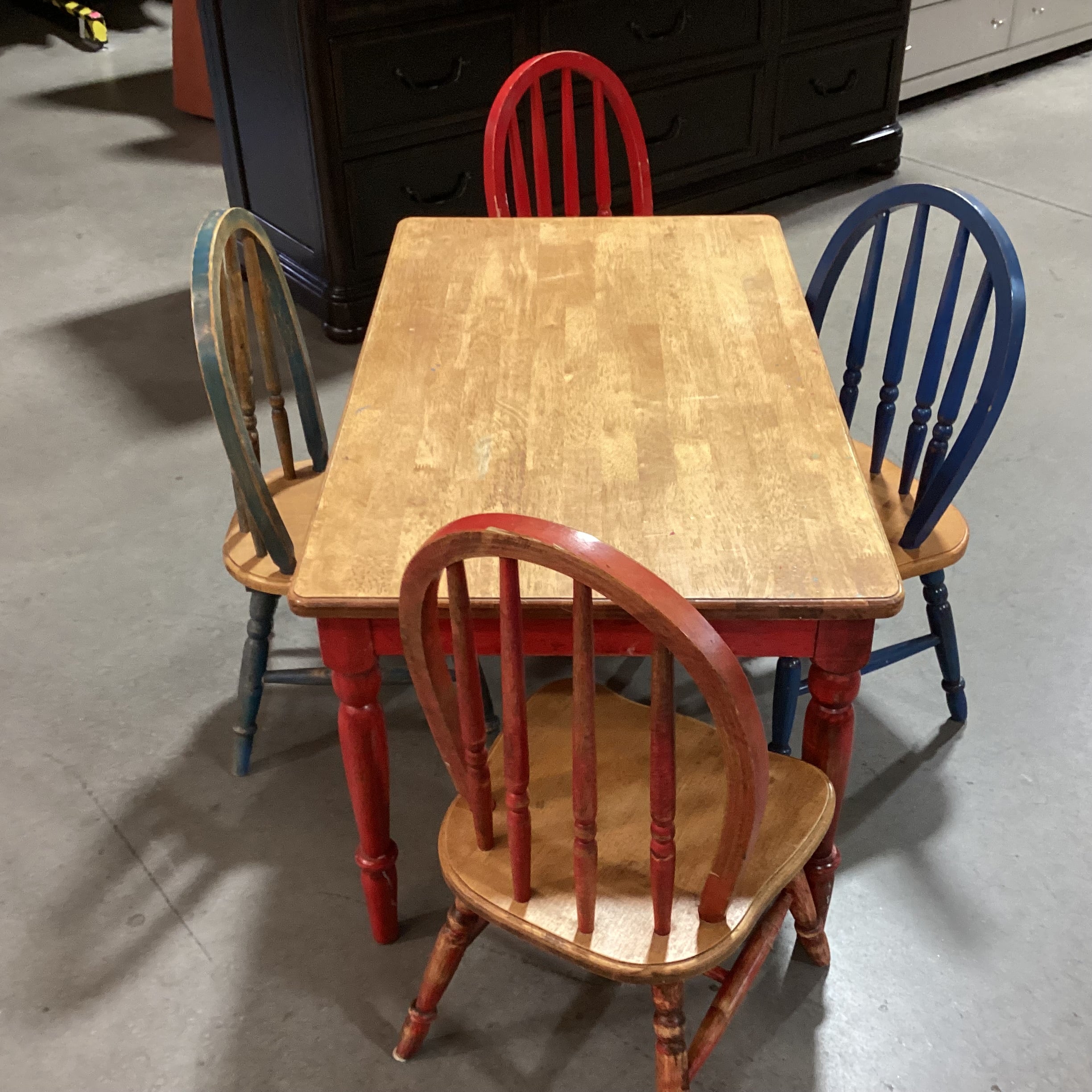 FAO Schwarz Red & Blue Wood Table with 4 Chairs Kids Dining Set 39.5"x 23.5"x 21.5"